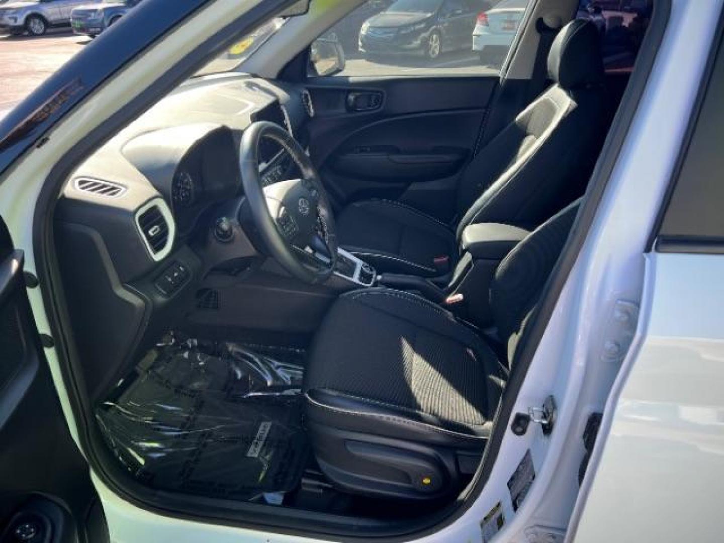 2022 Ceramic White w/Black Roof /Black Hyundai Venue Limited (KMHRC8A30NU) with an Smartstream 1.6L I-4 DOHC engine, Automatic transmission, located at 1865 East Red Hills Pkwy, St. George, 84770, (435) 628-0023, 37.120850, -113.543640 - Photo#14
