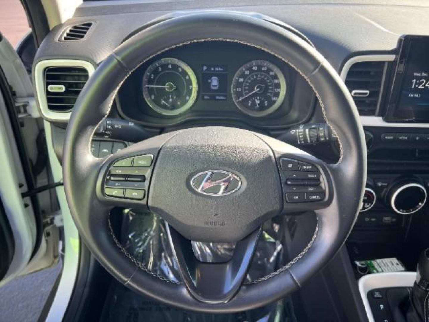 2022 Ceramic White w/Black Roof /Black Hyundai Venue Limited (KMHRC8A30NU) with an Smartstream 1.6L I-4 DOHC engine, Automatic transmission, located at 1865 East Red Hills Pkwy, St. George, 84770, (435) 628-0023, 37.120850, -113.543640 - Photo#15