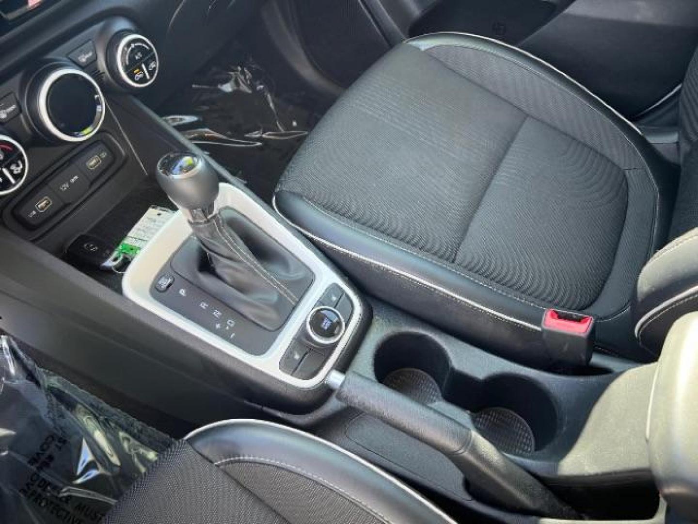 2022 Ceramic White w/Black Roof /Black Hyundai Venue Limited (KMHRC8A30NU) with an Smartstream 1.6L I-4 DOHC engine, Automatic transmission, located at 1865 East Red Hills Pkwy, St. George, 84770, (435) 628-0023, 37.120850, -113.543640 - Photo#18