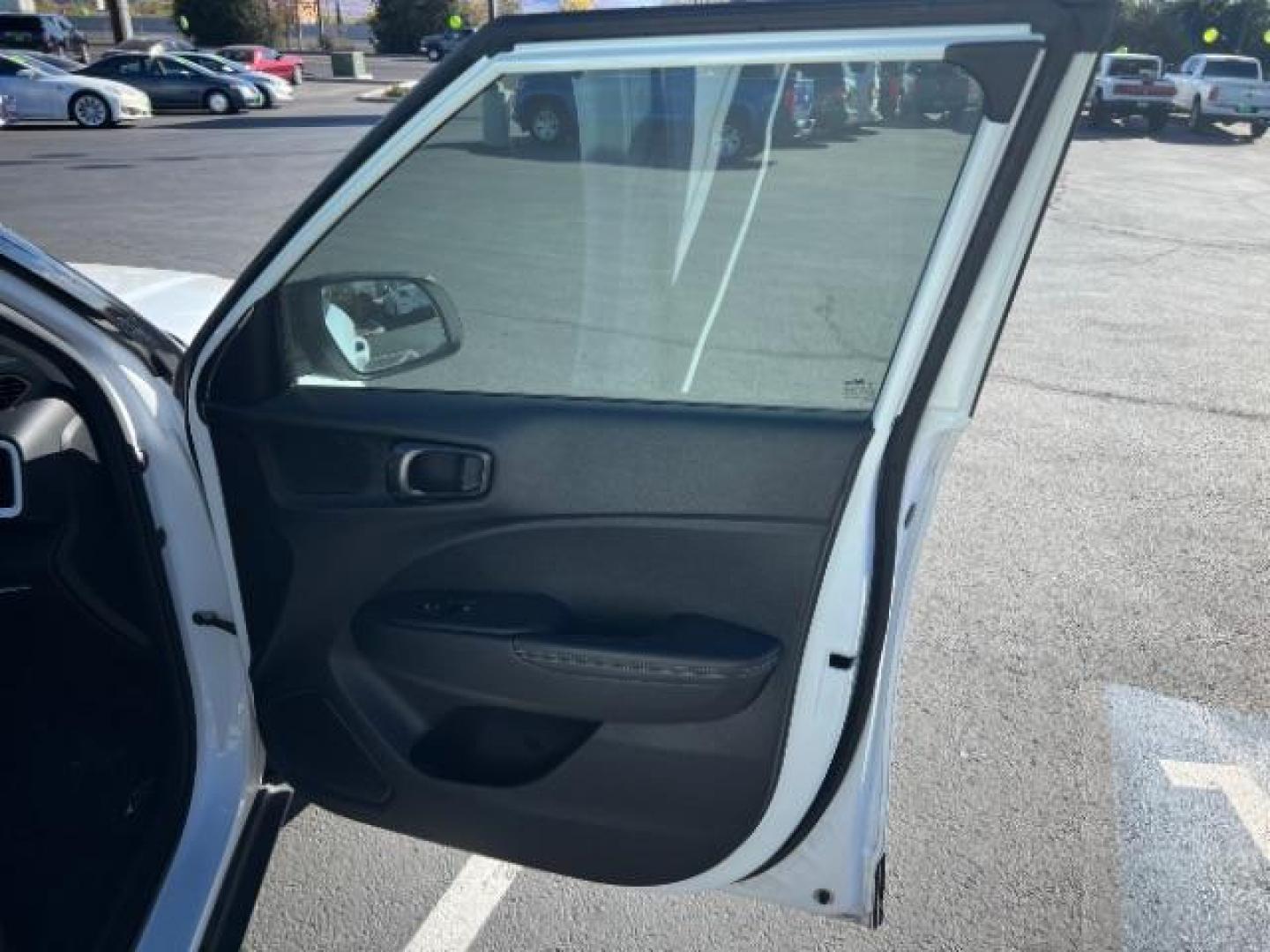 2022 Ceramic White w/Black Roof /Black Hyundai Venue Limited (KMHRC8A30NU) with an Smartstream 1.6L I-4 DOHC engine, Automatic transmission, located at 1865 East Red Hills Pkwy, St. George, 84770, (435) 628-0023, 37.120850, -113.543640 - Photo#26