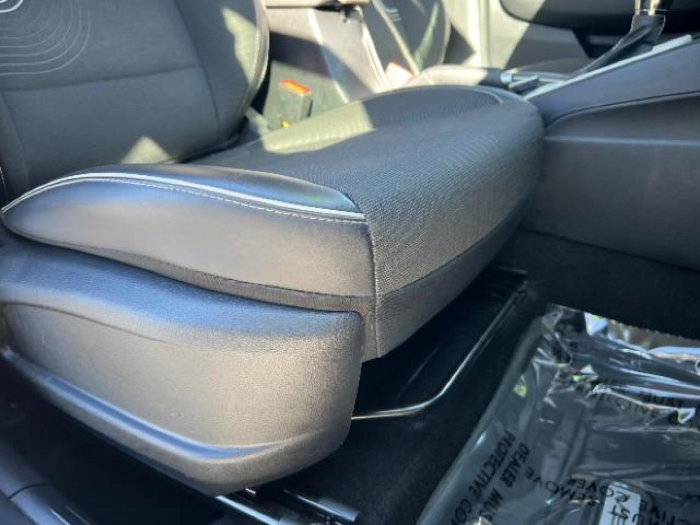 2022 Ceramic White w/Black Roof /Black Hyundai Venue Limited (KMHRC8A30NU) with an Smartstream 1.6L I-4 DOHC engine, Automatic transmission, located at 1865 East Red Hills Pkwy, St. George, 84770, (435) 628-0023, 37.120850, -113.543640 - Photo#27