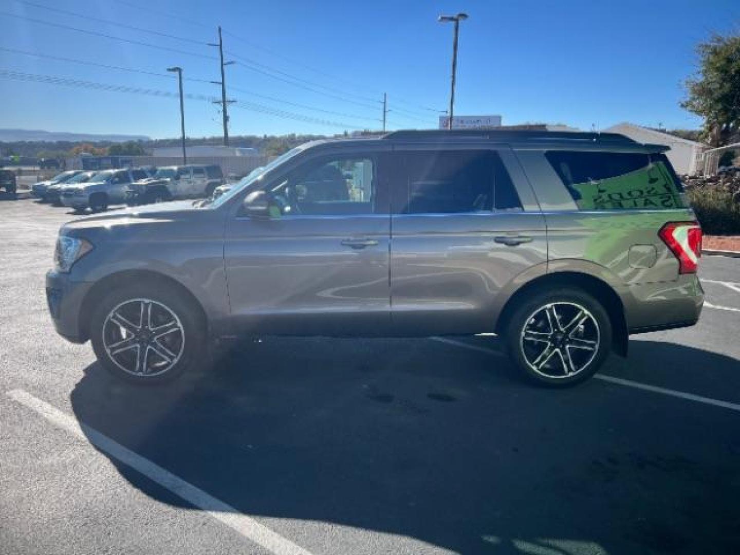 2018 Magnetic Metallic /Ebony, leather Ford Expedition XLT 4WD (1FMJU1JT0JE) with an 3.5L V6 DOHC 24V FFV engine, 6-Speed Automatic transmission, located at 1865 East Red Hills Pkwy, St. George, 84770, (435) 628-0023, 37.120850, -113.543640 - We specialize in helping ALL people get the best financing available. No matter your credit score, good, bad or none we can get you an amazing rate. Had a bankruptcy, divorce, or repossessions? We give you the green light to get your credit back on the road. Low down and affordable payments that fit - Photo#3