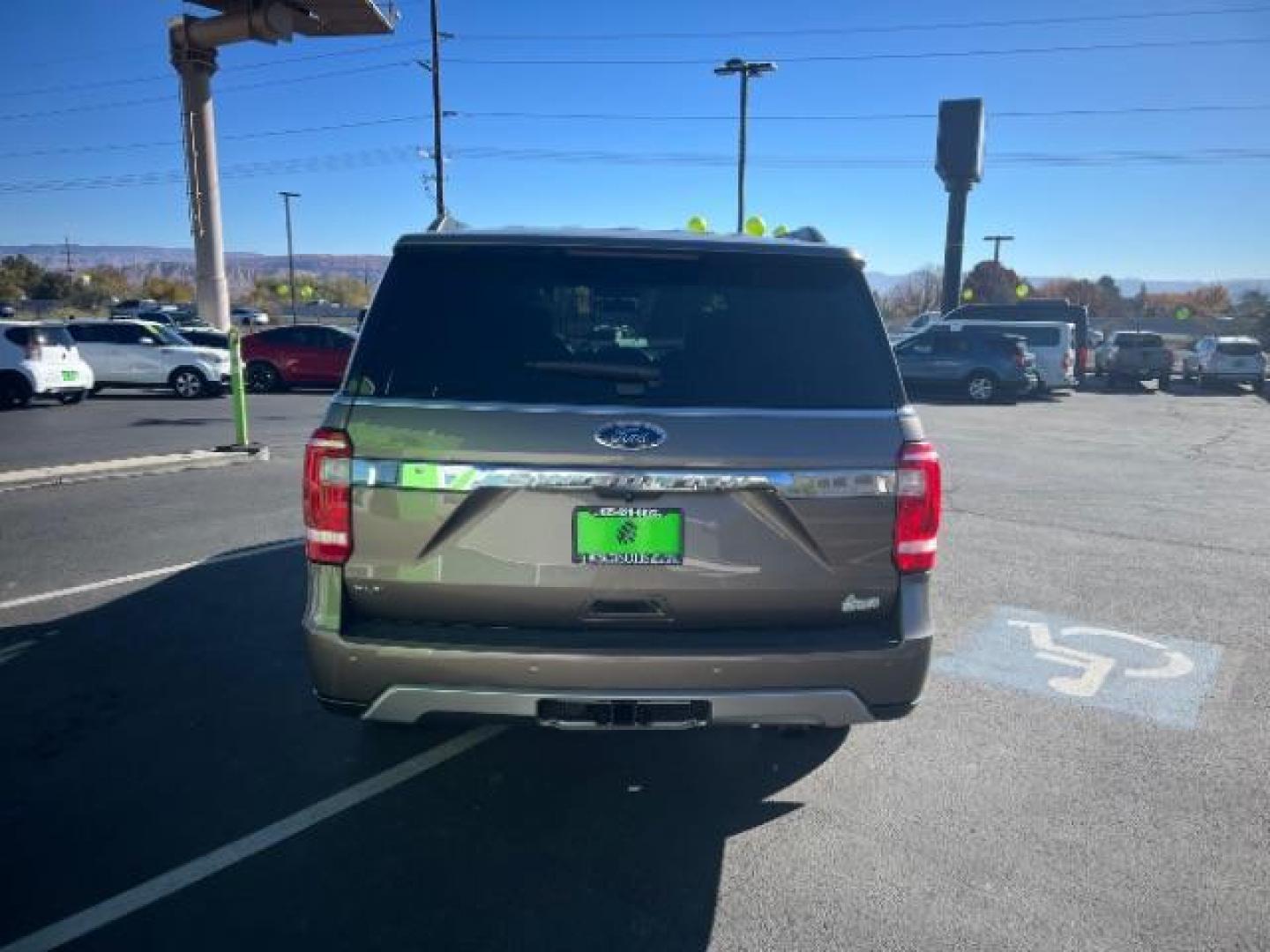 2018 Magnetic Metallic /Ebony, leather Ford Expedition XLT 4WD (1FMJU1JT0JE) with an 3.5L V6 DOHC 24V FFV engine, 6-Speed Automatic transmission, located at 1865 East Red Hills Pkwy, St. George, 84770, (435) 628-0023, 37.120850, -113.543640 - We specialize in helping ALL people get the best financing available. No matter your credit score, good, bad or none we can get you an amazing rate. Had a bankruptcy, divorce, or repossessions? We give you the green light to get your credit back on the road. Low down and affordable payments that fit - Photo#5