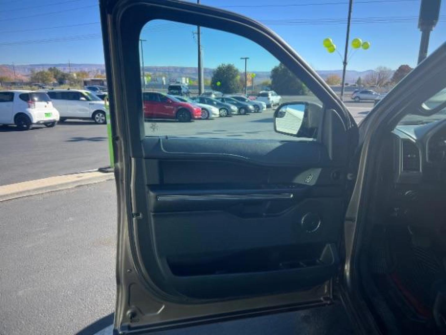 2018 Magnetic Metallic /Ebony, leather Ford Expedition XLT 4WD (1FMJU1JT0JE) with an 3.5L V6 DOHC 24V FFV engine, 6-Speed Automatic transmission, located at 1865 East Red Hills Pkwy, St. George, 84770, (435) 628-0023, 37.120850, -113.543640 - We specialize in helping ALL people get the best financing available. No matter your credit score, good, bad or none we can get you an amazing rate. Had a bankruptcy, divorce, or repossessions? We give you the green light to get your credit back on the road. Low down and affordable payments that fit - Photo#12