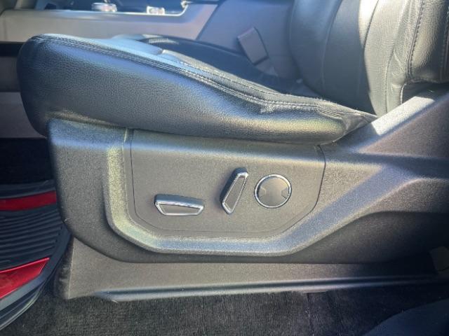 2018 Magnetic Metallic /Ebony, leather Ford Expedition XLT 4WD (1FMJU1JT0JE) with an 3.5L V6 DOHC 24V FFV engine, 6-Speed Automatic transmission, located at 1865 East Red Hills Pkwy, St. George, 84770, (435) 628-0023, 37.120850, -113.543640 - We specialize in helping ALL people get the best financing available. No matter your credit score, good, bad or none we can get you an amazing rate. Had a bankruptcy, divorce, or repossessions? We give you the green light to get your credit back on the road. Low down and affordable payments that fit - Photo#13