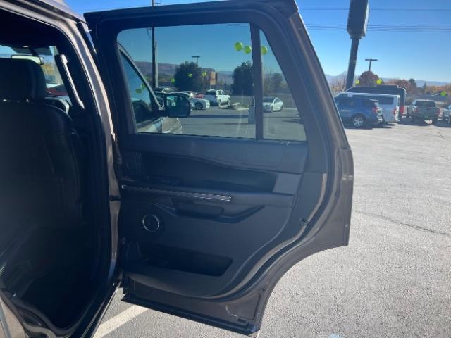 2018 Magnetic Metallic /Ebony, leather Ford Expedition XLT 4WD (1FMJU1JT0JE) with an 3.5L V6 DOHC 24V FFV engine, 6-Speed Automatic transmission, located at 1865 East Red Hills Pkwy, St. George, 84770, (435) 628-0023, 37.120850, -113.543640 - We specialize in helping ALL people get the best financing available. No matter your credit score, good, bad or none we can get you an amazing rate. Had a bankruptcy, divorce, or repossessions? We give you the green light to get your credit back on the road. Low down and affordable payments that fit - Photo#25
