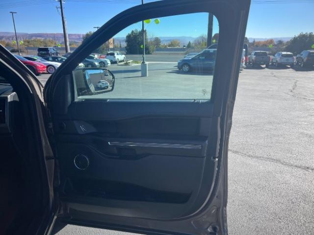 2018 Magnetic Metallic /Ebony, leather Ford Expedition XLT 4WD (1FMJU1JT0JE) with an 3.5L V6 DOHC 24V FFV engine, 6-Speed Automatic transmission, located at 1865 East Red Hills Pkwy, St. George, 84770, (435) 628-0023, 37.120850, -113.543640 - We specialize in helping ALL people get the best financing available. No matter your credit score, good, bad or none we can get you an amazing rate. Had a bankruptcy, divorce, or repossessions? We give you the green light to get your credit back on the road. Low down and affordable payments that fit - Photo#27