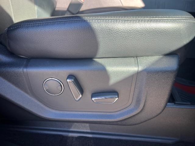 2018 Magnetic Metallic /Ebony, leather Ford Expedition XLT 4WD (1FMJU1JT0JE) with an 3.5L V6 DOHC 24V FFV engine, 6-Speed Automatic transmission, located at 1865 East Red Hills Pkwy, St. George, 84770, (435) 628-0023, 37.120850, -113.543640 - We specialize in helping ALL people get the best financing available. No matter your credit score, good, bad or none we can get you an amazing rate. Had a bankruptcy, divorce, or repossessions? We give you the green light to get your credit back on the road. Low down and affordable payments that fit - Photo#28