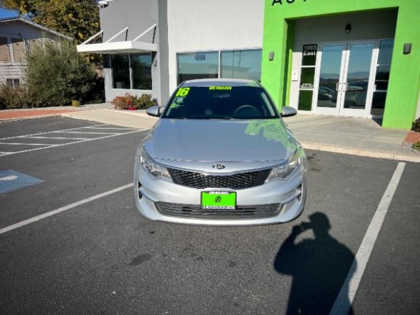 2016 Sparkling Silver /Beige Kia Optima LX (5XXGT4L32GG) with an Theta II 2.4L I-4 gasoline direct injection engine, Automatic transmission, located at 1865 East Red Hills Pkwy, St. George, 84770, (435) 628-0023, 37.120850, -113.543640 - We specialize in helping ALL people get the best financing available. No matter your credit score, good, bad or none we can get you an amazing rate. Had a bankruptcy, divorce, or repossessions? We give you the green light to get your credit back on the road. Low down and affordable payments that fit - Photo#1
