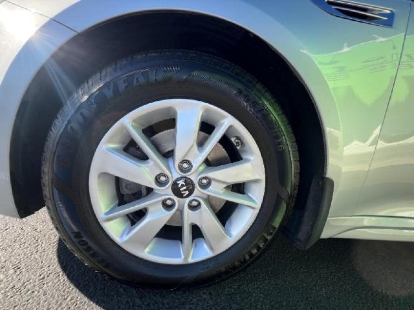 2016 Sparkling Silver /Beige Kia Optima LX (5XXGT4L32GG) with an Theta II 2.4L I-4 gasoline direct injection engine, Automatic transmission, located at 1865 East Red Hills Pkwy, St. George, 84770, (435) 628-0023, 37.120850, -113.543640 - We specialize in helping ALL people get the best financing available. No matter your credit score, good, bad or none we can get you an amazing rate. Had a bankruptcy, divorce, or repossessions? We give you the green light to get your credit back on the road. Low down and affordable payments that fit - Photo#11