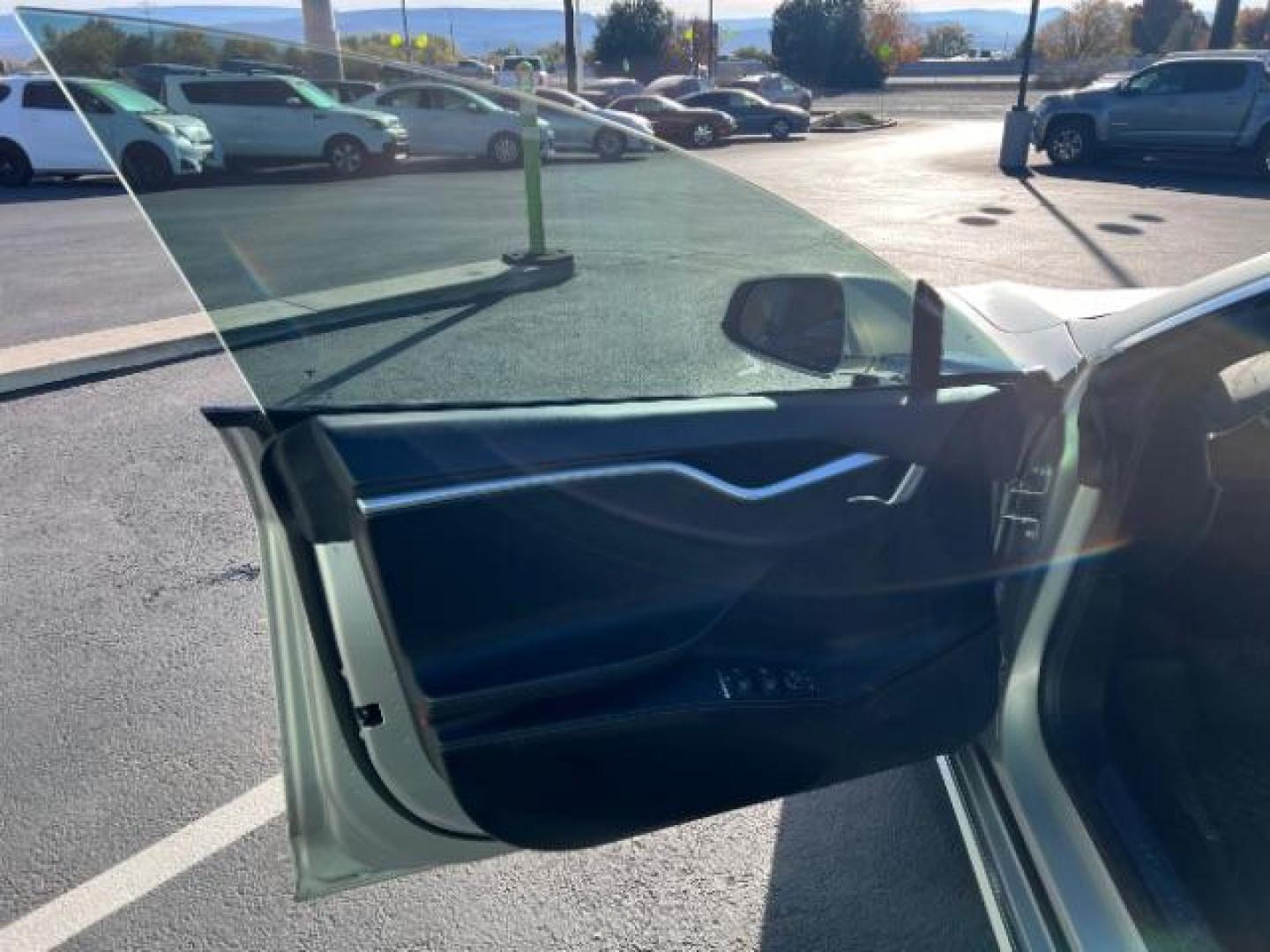 2017 Pearl White Multi-Coat /Black, leather Tesla Model S 90D (5YJSA1E20HF) with an ELECTRIC engine, 1-Speed Automatic transmission, located at 1865 East Red Hills Pkwy, St. George, 84770, (435) 628-0023, 37.120850, -113.543640 - Photo#14