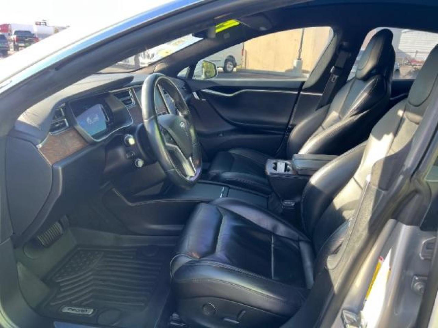 2017 Pearl White Multi-Coat /Black, leather Tesla Model S 90D (5YJSA1E20HF) with an ELECTRIC engine, 1-Speed Automatic transmission, located at 1865 East Red Hills Pkwy, St. George, 84770, (435) 628-0023, 37.120850, -113.543640 - Photo#16