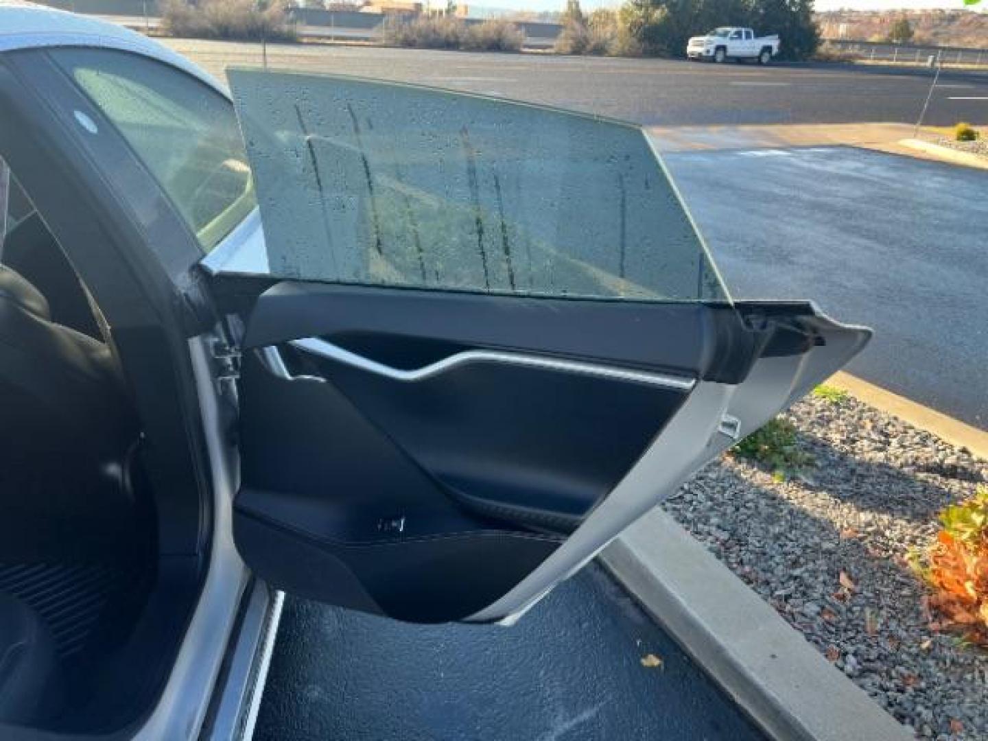 2017 Pearl White Multi-Coat /Black, leather Tesla Model S 90D (5YJSA1E20HF) with an ELECTRIC engine, 1-Speed Automatic transmission, located at 1865 East Red Hills Pkwy, St. George, 84770, (435) 628-0023, 37.120850, -113.543640 - Photo#24