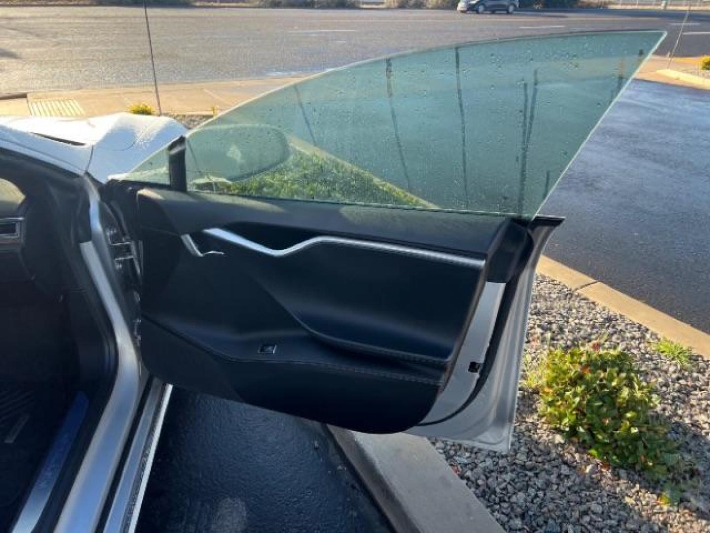 2017 Pearl White Multi-Coat /Black, leather Tesla Model S 90D (5YJSA1E20HF) with an ELECTRIC engine, 1-Speed Automatic transmission, located at 1865 East Red Hills Pkwy, St. George, 84770, (435) 628-0023, 37.120850, -113.543640 - Photo#26