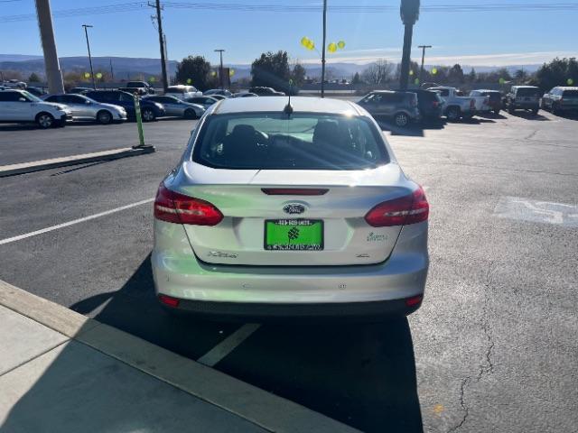 2017 Ingot Silver Metallic /Charcoal Black Ford Focus SEL (1FADP3H26HL) with an 2L I-4 gasoline direct injection engine, Automatic transmission, located at 1865 East Red Hills Pkwy, St. George, 84770, (435) 628-0023, 37.120850, -113.543640 - We specialize in helping ALL people get the best financing available. No matter your credit score, good, bad or none we can get you an amazing rate. Had a bankruptcy, divorce, or repossessions? We give you the green light to get your credit back on the road. Low down and affordable payments that fit - Photo#5