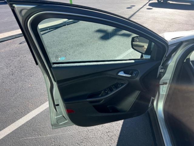 2017 Ingot Silver Metallic /Charcoal Black Ford Focus SEL (1FADP3H26HL) with an 2L I-4 gasoline direct injection engine, Automatic transmission, located at 1865 East Red Hills Pkwy, St. George, 84770, (435) 628-0023, 37.120850, -113.543640 - We specialize in helping ALL people get the best financing available. No matter your credit score, good, bad or none we can get you an amazing rate. Had a bankruptcy, divorce, or repossessions? We give you the green light to get your credit back on the road. Low down and affordable payments that fit - Photo#12