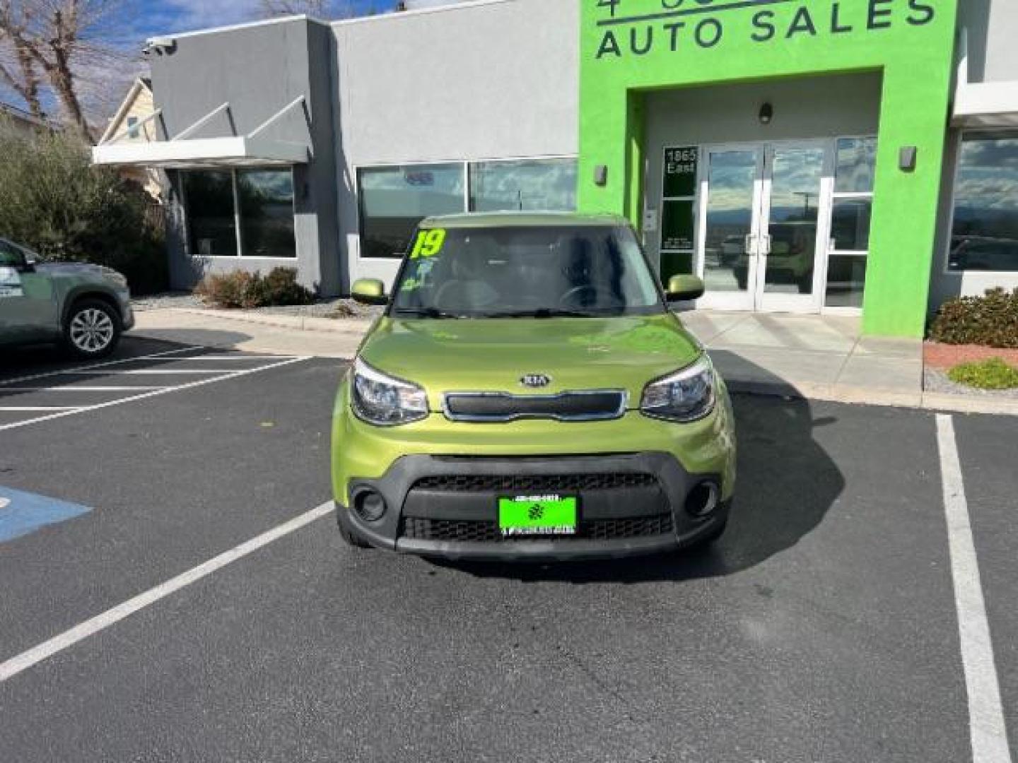 2019 Green /Black Kia Soul Base 6M (KNDJN2A26K7) with an 4 CYL 1.6L engine, AUTOMATIC transmission, located at 1865 East Red Hills Pkwy, St. George, 84770, (435) 628-0023, 37.120850, -113.543640 - We specialize in helping ALL people get the best financing available. No matter your credit score, good, bad or none we can get you an amazing rate. Had a bankruptcy, divorce, or repossessions? We give you the green light to get your credit back on the road. Low down and affordable payments that fit - Photo#1