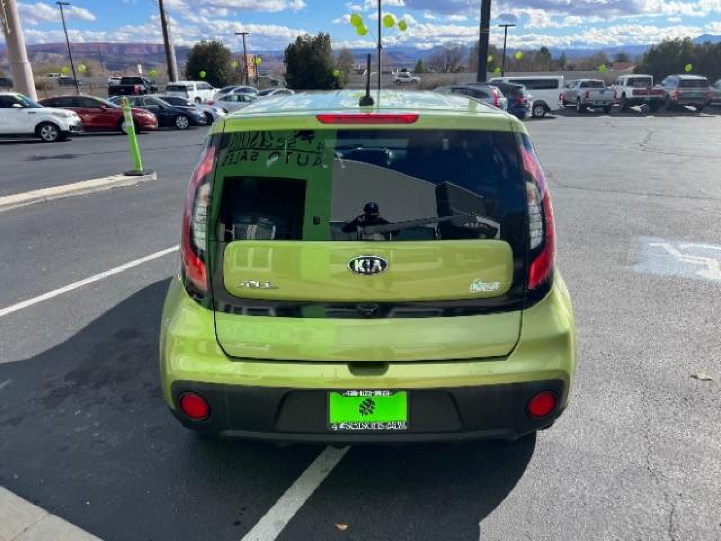 2019 Green /Black Kia Soul Base 6M (KNDJN2A26K7) with an 4 CYL 1.6L engine, AUTOMATIC transmission, located at 1865 East Red Hills Pkwy, St. George, 84770, (435) 628-0023, 37.120850, -113.543640 - We specialize in helping ALL people get the best financing available. No matter your credit score, good, bad or none we can get you an amazing rate. Had a bankruptcy, divorce, or repossessions? We give you the green light to get your credit back on the road. Low down and affordable payments that fit - Photo#5