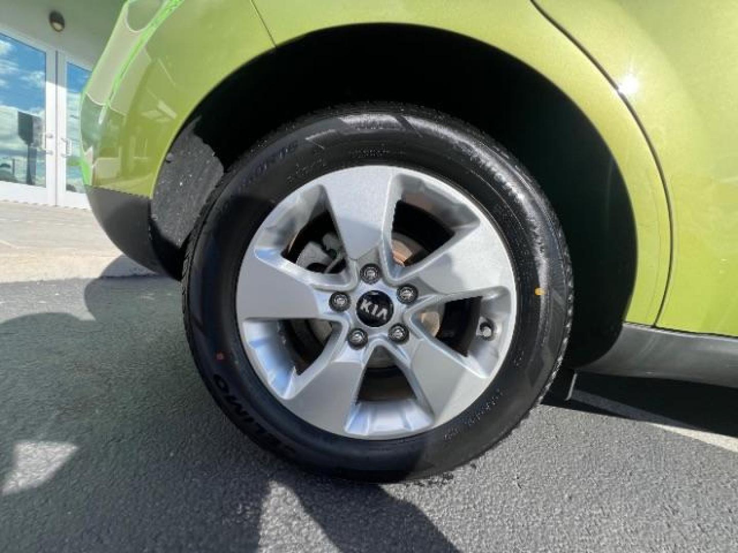 2019 Green /Black Kia Soul Base 6M (KNDJN2A26K7) with an 4 CYL 1.6L engine, AUTOMATIC transmission, located at 1865 East Red Hills Pkwy, St. George, 84770, (435) 628-0023, 37.120850, -113.543640 - We specialize in helping ALL people get the best financing available. No matter your credit score, good, bad or none we can get you an amazing rate. Had a bankruptcy, divorce, or repossessions? We give you the green light to get your credit back on the road. Low down and affordable payments that fit - Photo#11