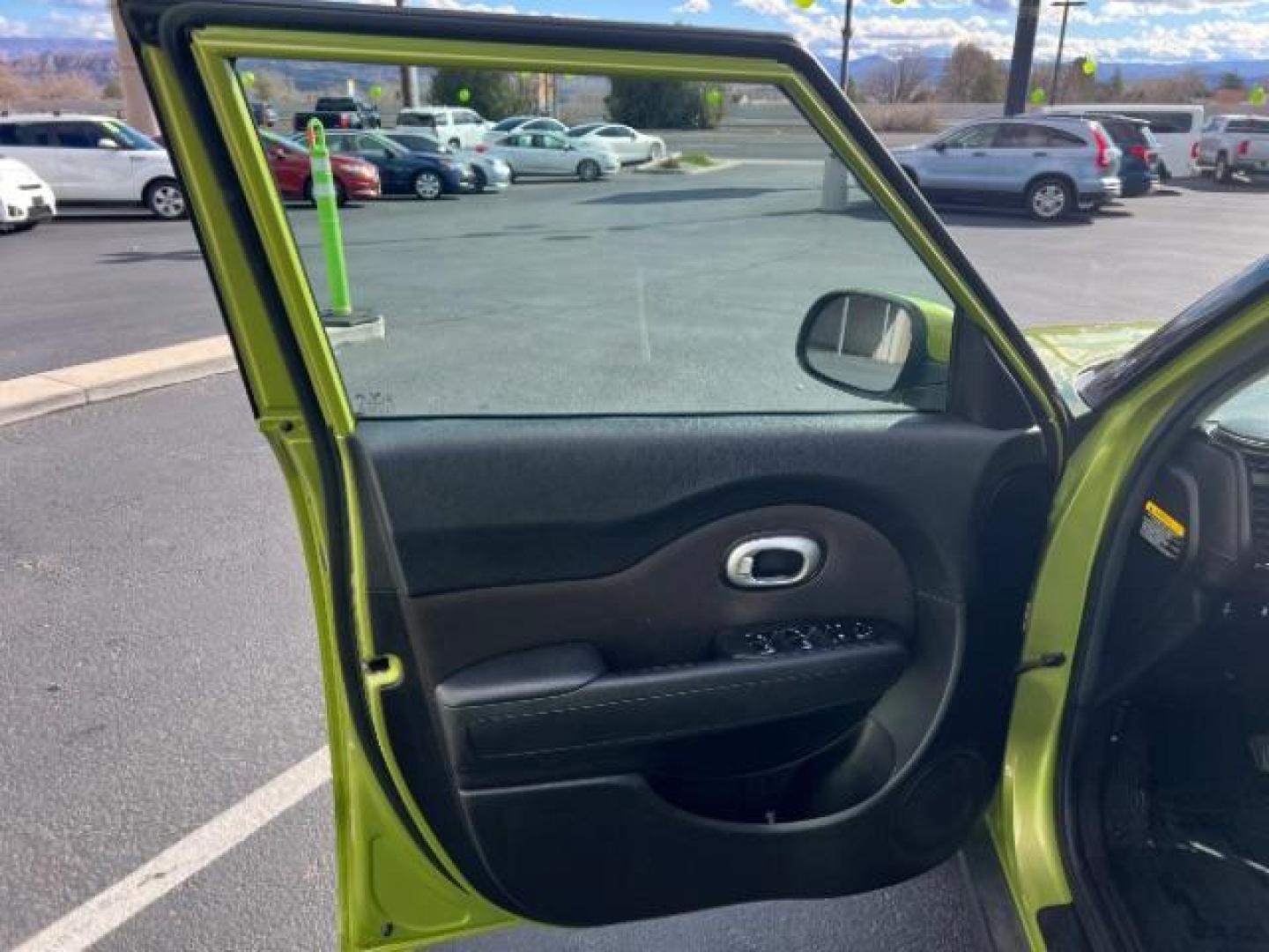 2019 Green /Black Kia Soul Base 6M (KNDJN2A26K7) with an 4 CYL 1.6L engine, AUTOMATIC transmission, located at 1865 East Red Hills Pkwy, St. George, 84770, (435) 628-0023, 37.120850, -113.543640 - We specialize in helping ALL people get the best financing available. No matter your credit score, good, bad or none we can get you an amazing rate. Had a bankruptcy, divorce, or repossessions? We give you the green light to get your credit back on the road. Low down and affordable payments that fit - Photo#12
