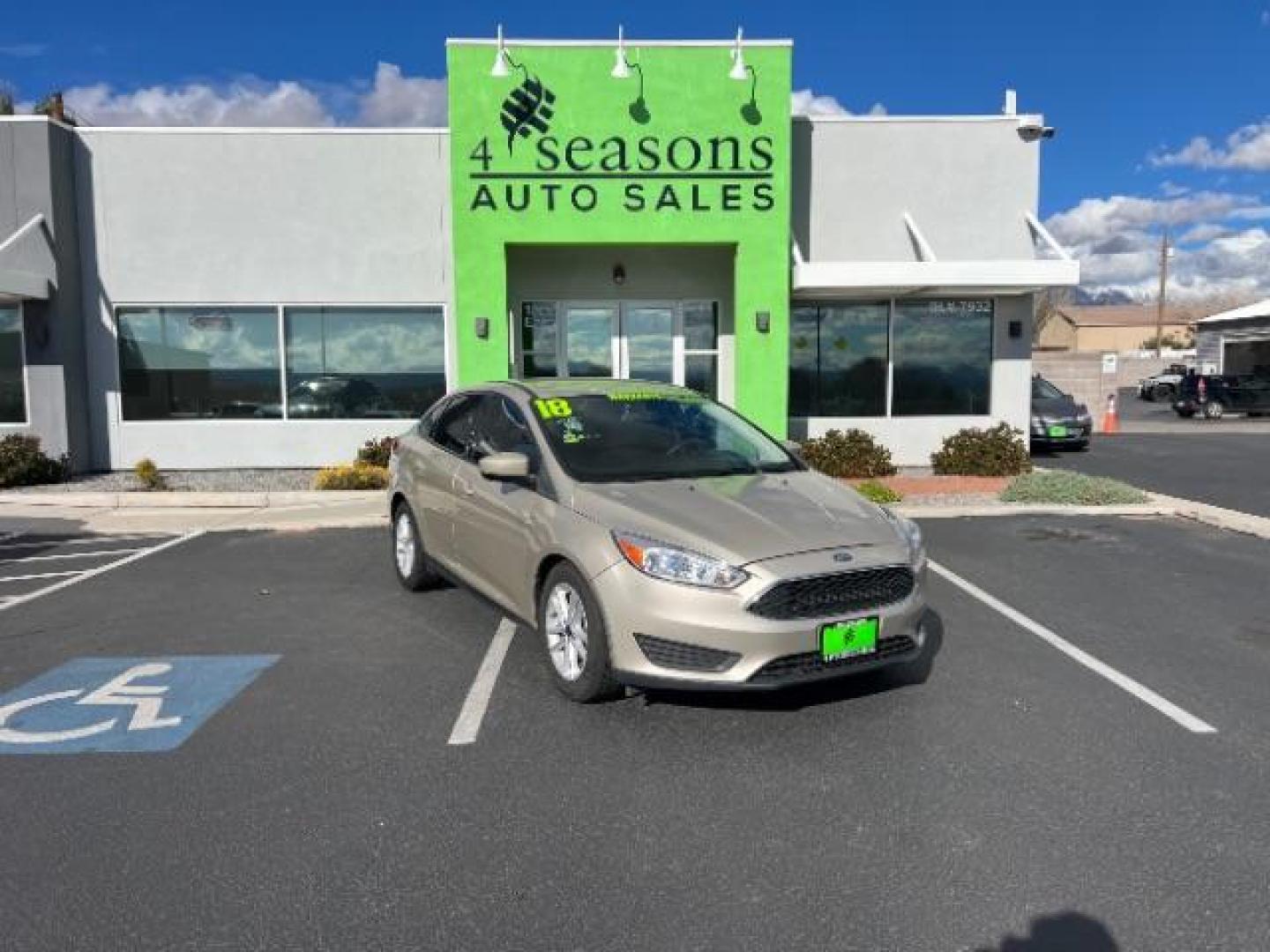 2018 White Gold Metallic /Medium Light Stone Ford Focus SE (1FADP3F23JL) with an EcoBoost 1L I-3 gasoline direct injection engine, Automatic transmission, located at 940 North Main Street, Cedar City, UT, 84720, (435) 628-0023, 37.692936, -113.061897 - Photo#0