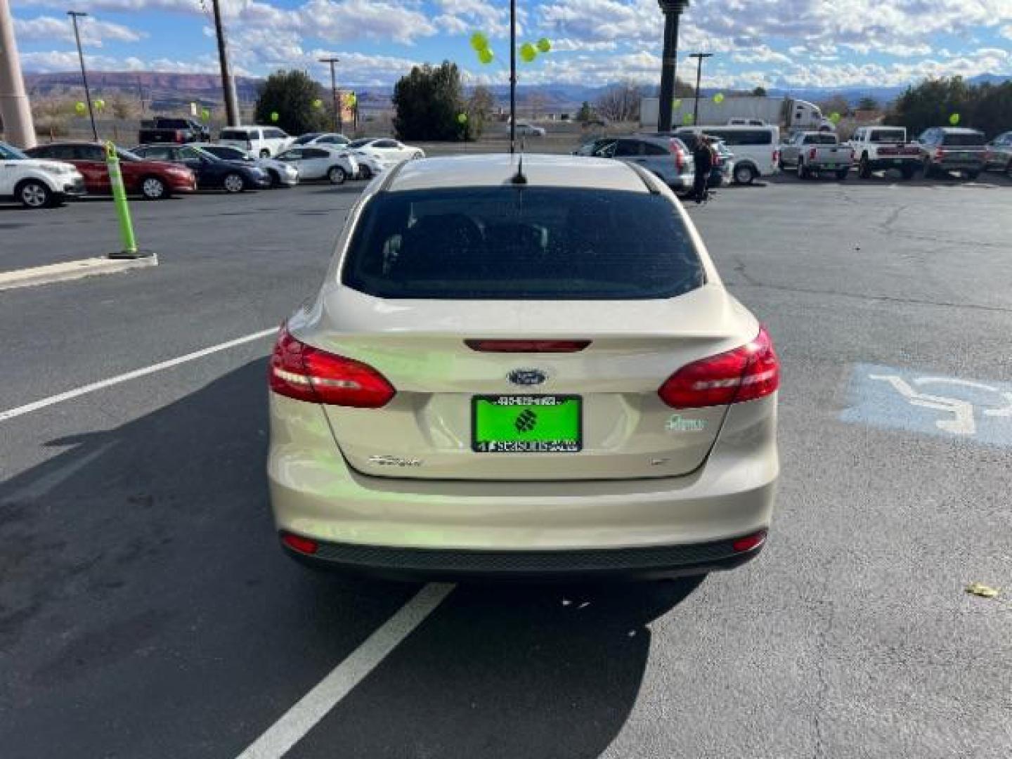2018 White Gold Metallic /Medium Light Stone Ford Focus SE (1FADP3F23JL) with an EcoBoost 1L I-3 gasoline direct injection engine, Automatic transmission, located at 940 North Main Street, Cedar City, UT, 84720, (435) 628-0023, 37.692936, -113.061897 - Photo#5