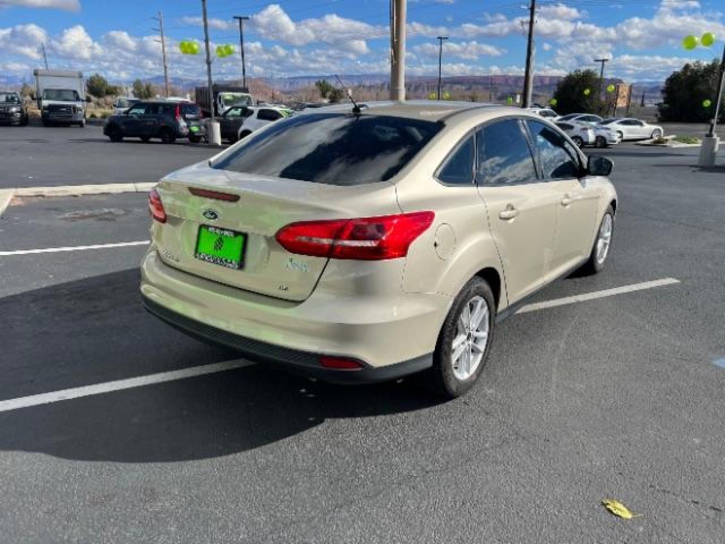 2018 White Gold Metallic /Medium Light Stone Ford Focus SE (1FADP3F23JL) with an EcoBoost 1L I-3 gasoline direct injection engine, Automatic transmission, located at 940 North Main Street, Cedar City, UT, 84720, (435) 628-0023, 37.692936, -113.061897 - Photo#6