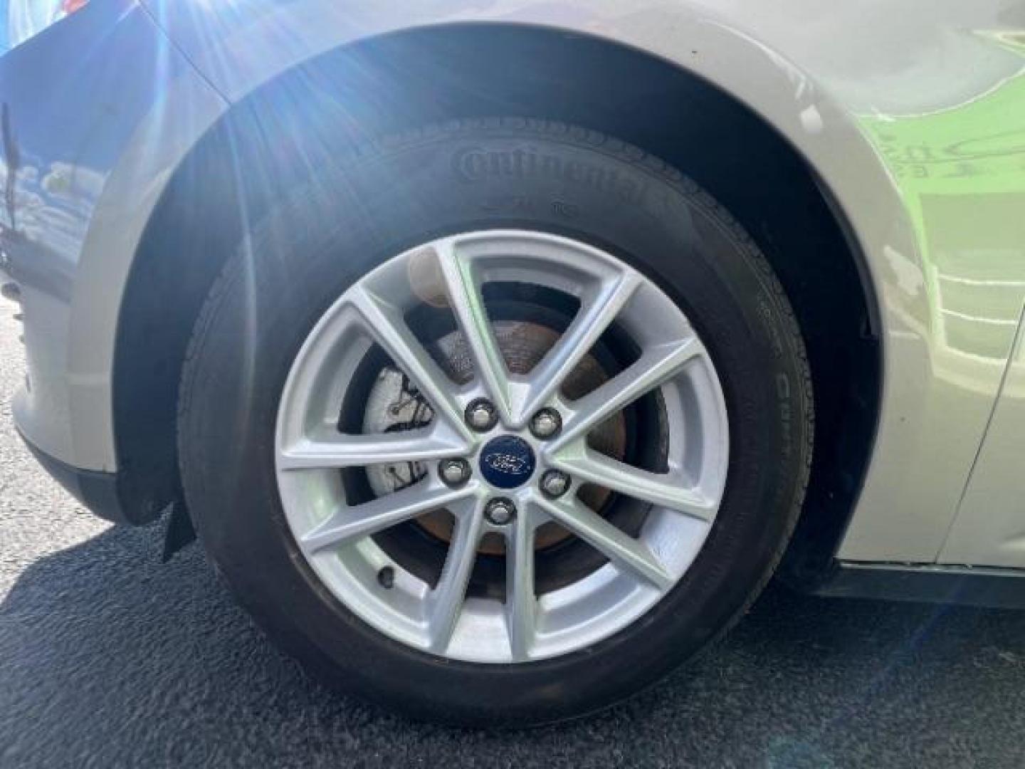 2018 White Gold Metallic /Medium Light Stone Ford Focus SE (1FADP3F23JL) with an EcoBoost 1L I-3 gasoline direct injection engine, Automatic transmission, located at 940 North Main Street, Cedar City, UT, 84720, (435) 628-0023, 37.692936, -113.061897 - Photo#9