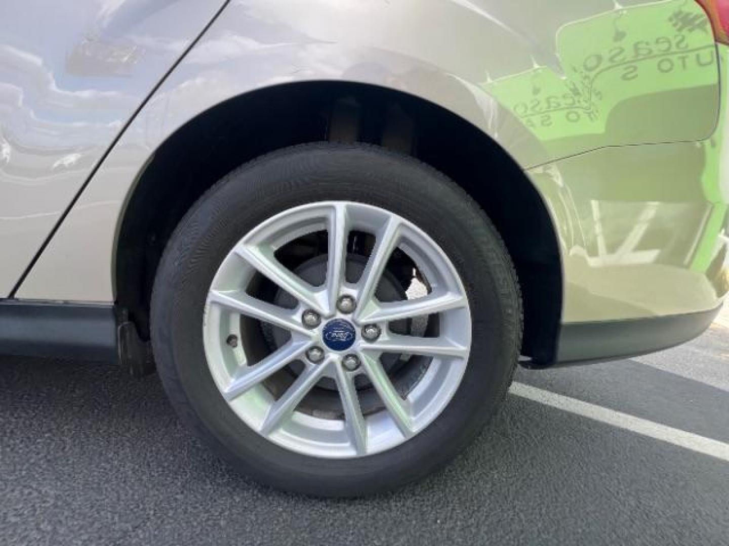 2018 White Gold Metallic /Medium Light Stone Ford Focus SE (1FADP3F23JL) with an EcoBoost 1L I-3 gasoline direct injection engine, Automatic transmission, located at 940 North Main Street, Cedar City, UT, 84720, (435) 628-0023, 37.692936, -113.061897 - Photo#10