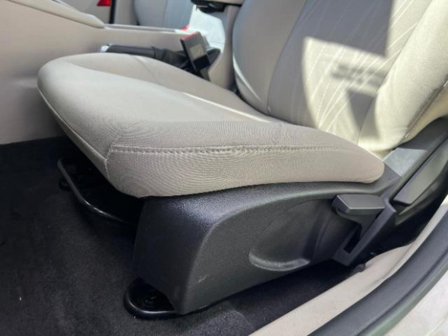 2018 White Gold Metallic /Medium Light Stone Ford Focus SE (1FADP3F23JL) with an EcoBoost 1L I-3 gasoline direct injection engine, Automatic transmission, located at 940 North Main Street, Cedar City, UT, 84720, (435) 628-0023, 37.692936, -113.061897 - Photo#13