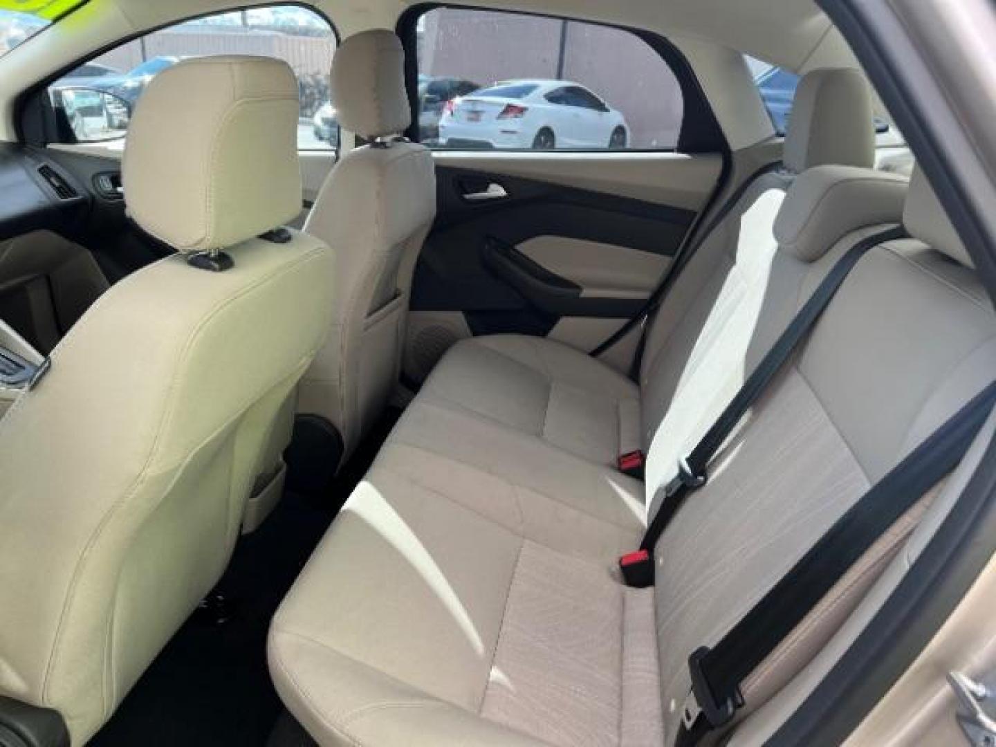 2018 White Gold Metallic /Medium Light Stone Ford Focus SE (1FADP3F23JL) with an EcoBoost 1L I-3 gasoline direct injection engine, Automatic transmission, located at 940 North Main Street, Cedar City, UT, 84720, (435) 628-0023, 37.692936, -113.061897 - Photo#21