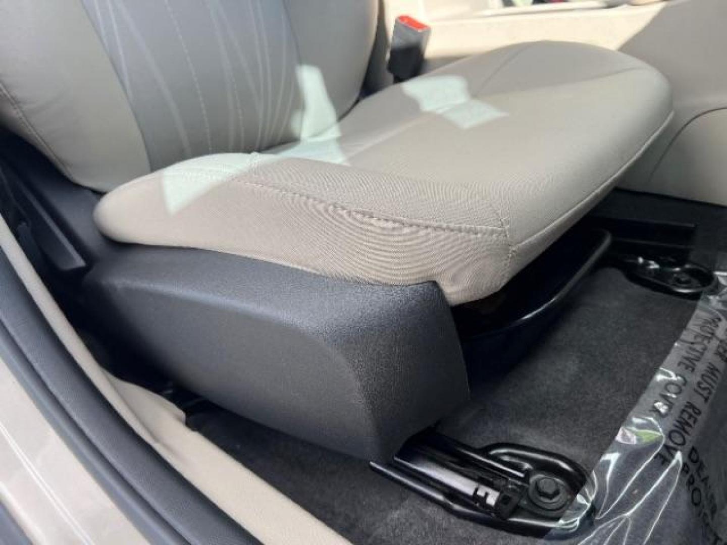 2018 White Gold Metallic /Medium Light Stone Ford Focus SE (1FADP3F23JL) with an EcoBoost 1L I-3 gasoline direct injection engine, Automatic transmission, located at 940 North Main Street, Cedar City, UT, 84720, (435) 628-0023, 37.692936, -113.061897 - Photo#27