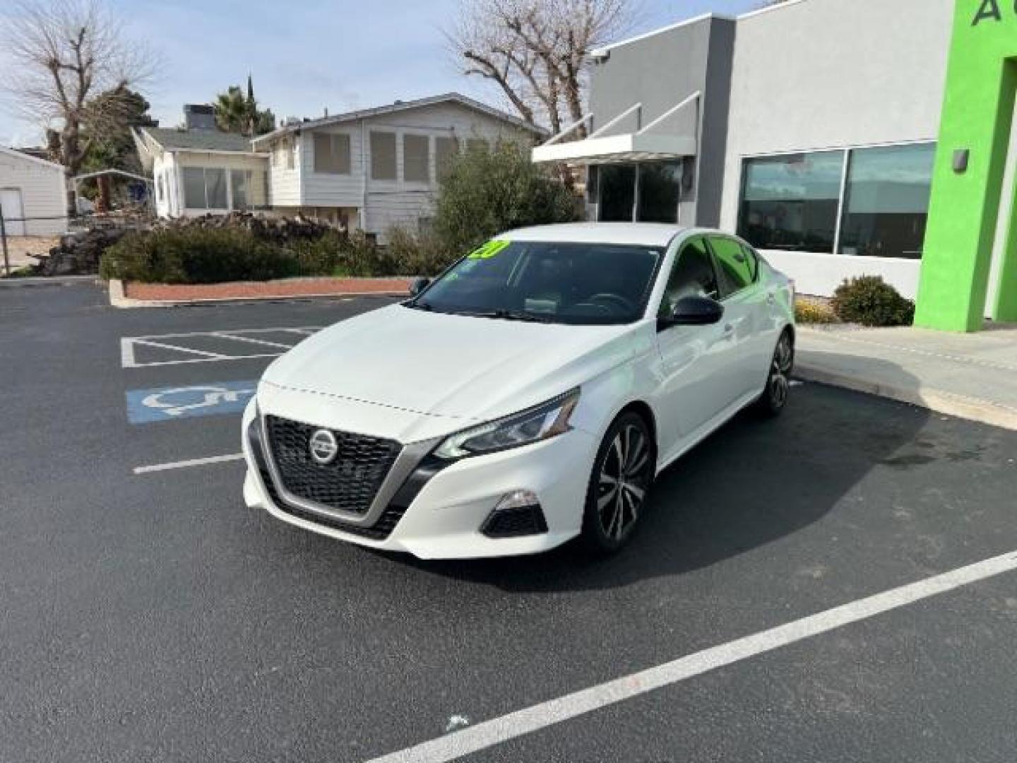 2020 Glacier White /Sport Nissan Altima SR FWD (1N4BL4CV3LN) with an 2.5L I-4 gasoline direct injection engine, Automatic transmission, located at 1865 East Red Hills Pkwy, St. George, 84770, (435) 628-0023, 37.120850, -113.543640 - We specialize in helping ALL people get the best financing available. No matter your credit score, good, bad or none we can get you an amazing rate. Had a bankruptcy, divorce, or repossessions? We give you the green light to get your credit back on the road. Low down and affordable payments that fit - Photo#2