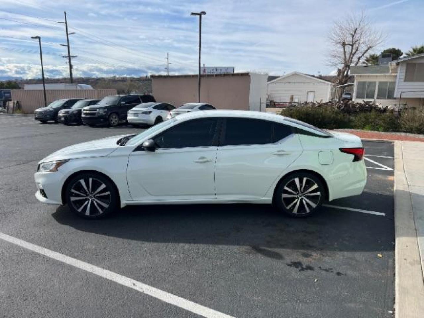 2020 Glacier White /Sport Nissan Altima SR FWD (1N4BL4CV3LN) with an 2.5L I-4 gasoline direct injection engine, Automatic transmission, located at 1865 East Red Hills Pkwy, St. George, 84770, (435) 628-0023, 37.120850, -113.543640 - We specialize in helping ALL people get the best financing available. No matter your credit score, good, bad or none we can get you an amazing rate. Had a bankruptcy, divorce, or repossessions? We give you the green light to get your credit back on the road. Low down and affordable payments that fit - Photo#3