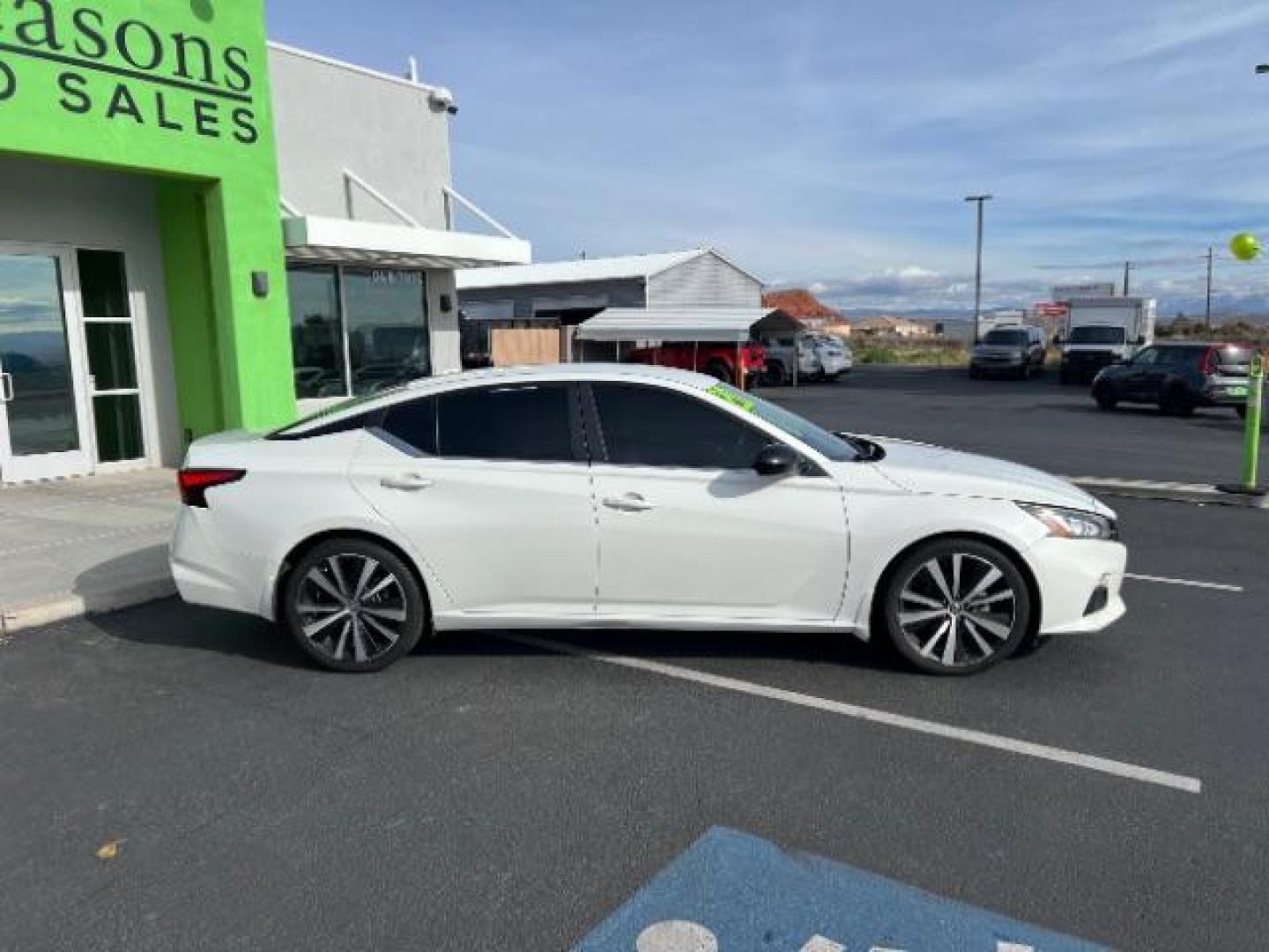 2020 Glacier White /Sport Nissan Altima SR FWD (1N4BL4CV3LN) with an 2.5L I-4 gasoline direct injection engine, Automatic transmission, located at 1865 East Red Hills Pkwy, St. George, 84770, (435) 628-0023, 37.120850, -113.543640 - We specialize in helping ALL people get the best financing available. No matter your credit score, good, bad or none we can get you an amazing rate. Had a bankruptcy, divorce, or repossessions? We give you the green light to get your credit back on the road. Low down and affordable payments that fit - Photo#7