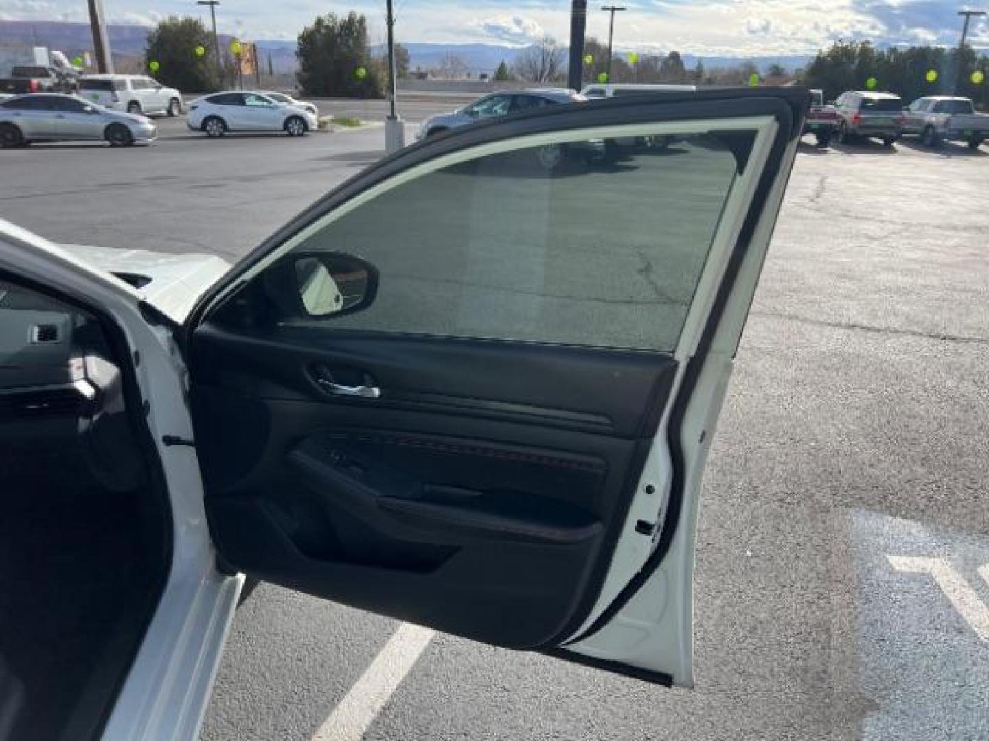 2020 Glacier White /Sport Nissan Altima SR FWD (1N4BL4CV3LN) with an 2.5L I-4 gasoline direct injection engine, Automatic transmission, located at 1865 East Red Hills Pkwy, St. George, 84770, (435) 628-0023, 37.120850, -113.543640 - We specialize in helping ALL people get the best financing available. No matter your credit score, good, bad or none we can get you an amazing rate. Had a bankruptcy, divorce, or repossessions? We give you the green light to get your credit back on the road. Low down and affordable payments that fit - Photo#27