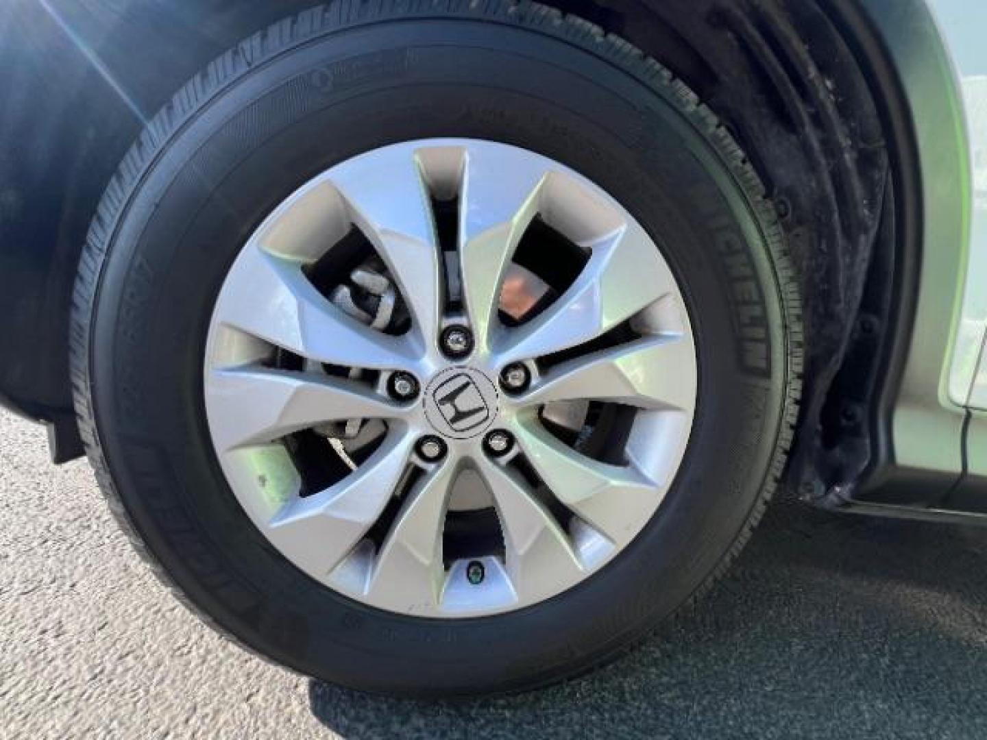 2012 White Diamond Pearl /Beige Honda CR-V EX (5J6RM3H59CL) with an 2.4L I-4 DOHC engine, Automatic transmission, located at 1865 East Red Hills Pkwy, St. George, 84770, (435) 628-0023, 37.120850, -113.543640 - We specialize in helping ALL people get the best financing available. No matter your credit score, good, bad or none we can get you an amazing rate. Had a bankruptcy, divorce, or repossessions? We give you the green light to get your credit back on the road. Low down and affordable payments that fit - Photo#8