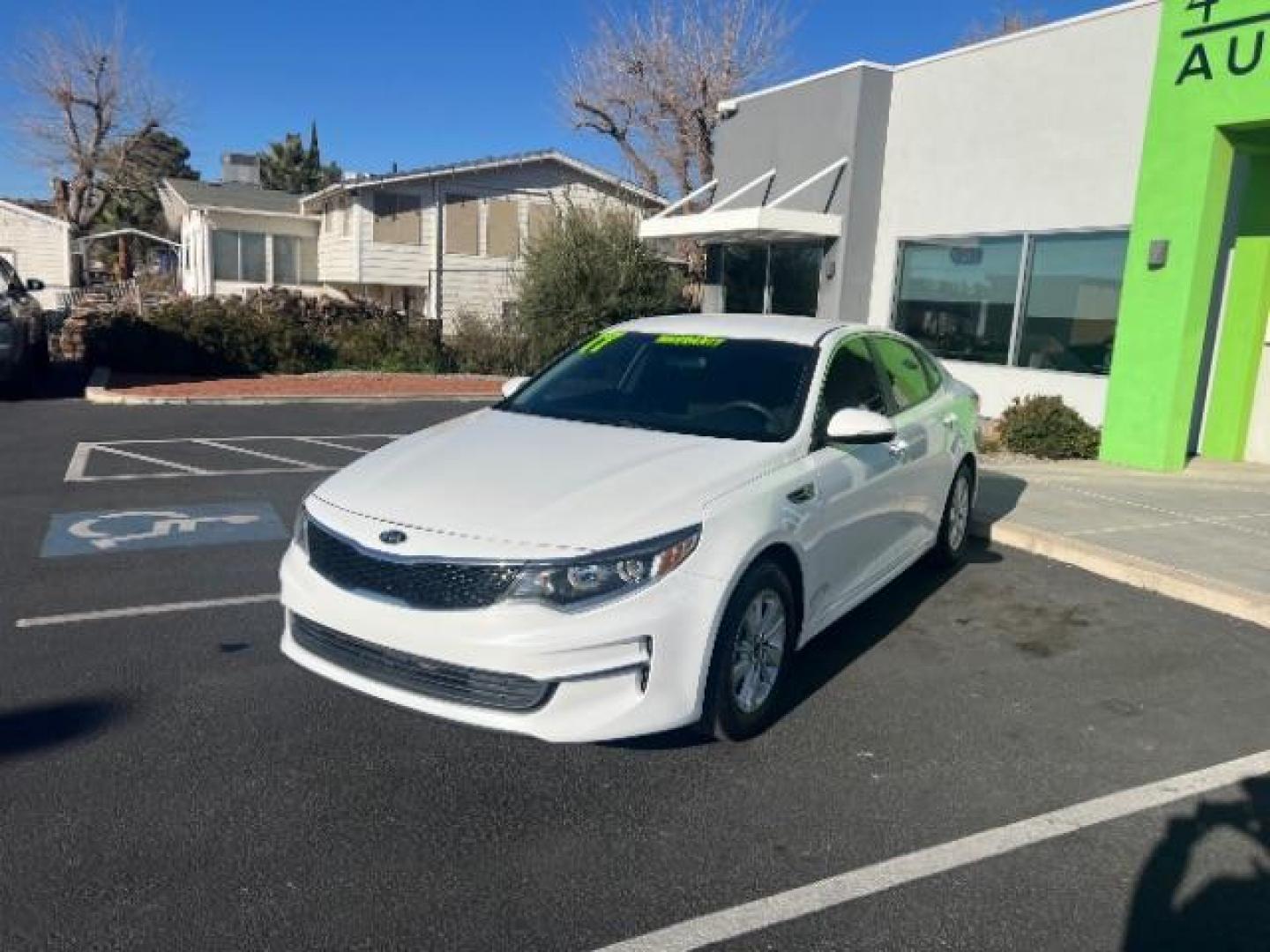 2017 Snow White Pearl /Black Kia Optima LX (5XXGT4L38HG) with an Theta II 2.4L I-4 gasoline direct injection engine, Automatic transmission, located at 1865 East Red Hills Pkwy, St. George, 84770, (435) 628-0023, 37.120850, -113.543640 - We specialize in helping ALL people get the best financing available. No matter your credit score, good, bad or none we can get you an amazing rate. Had a bankruptcy, divorce, or repossessions? We give you the green light to get your credit back on the road. Low down and affordable payments that fit - Photo#2