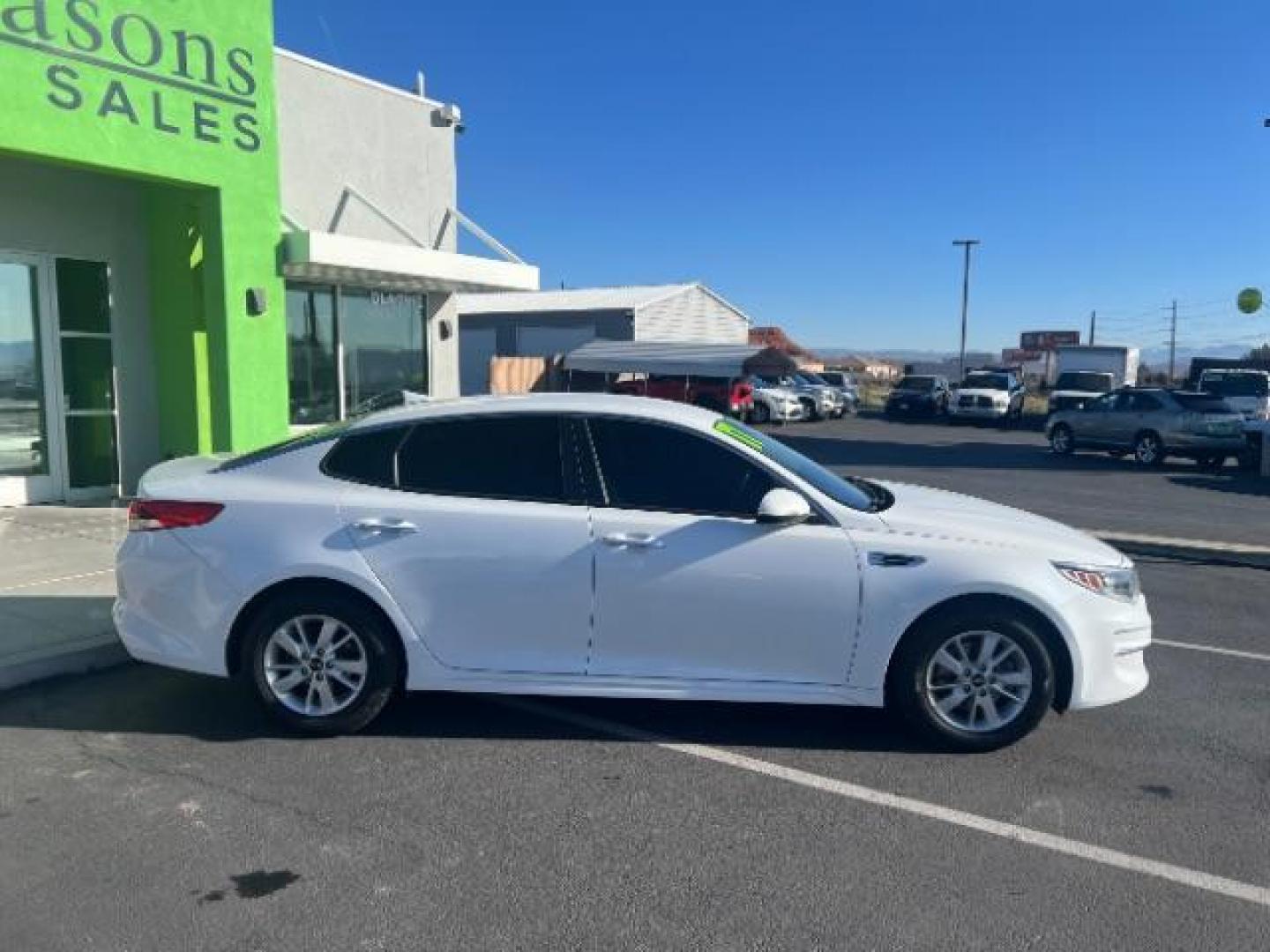 2017 Snow White Pearl /Black Kia Optima LX (5XXGT4L38HG) with an Theta II 2.4L I-4 gasoline direct injection engine, Automatic transmission, located at 1865 East Red Hills Pkwy, St. George, 84770, (435) 628-0023, 37.120850, -113.543640 - We specialize in helping ALL people get the best financing available. No matter your credit score, good, bad or none we can get you an amazing rate. Had a bankruptcy, divorce, or repossessions? We give you the green light to get your credit back on the road. Low down and affordable payments that fit - Photo#7