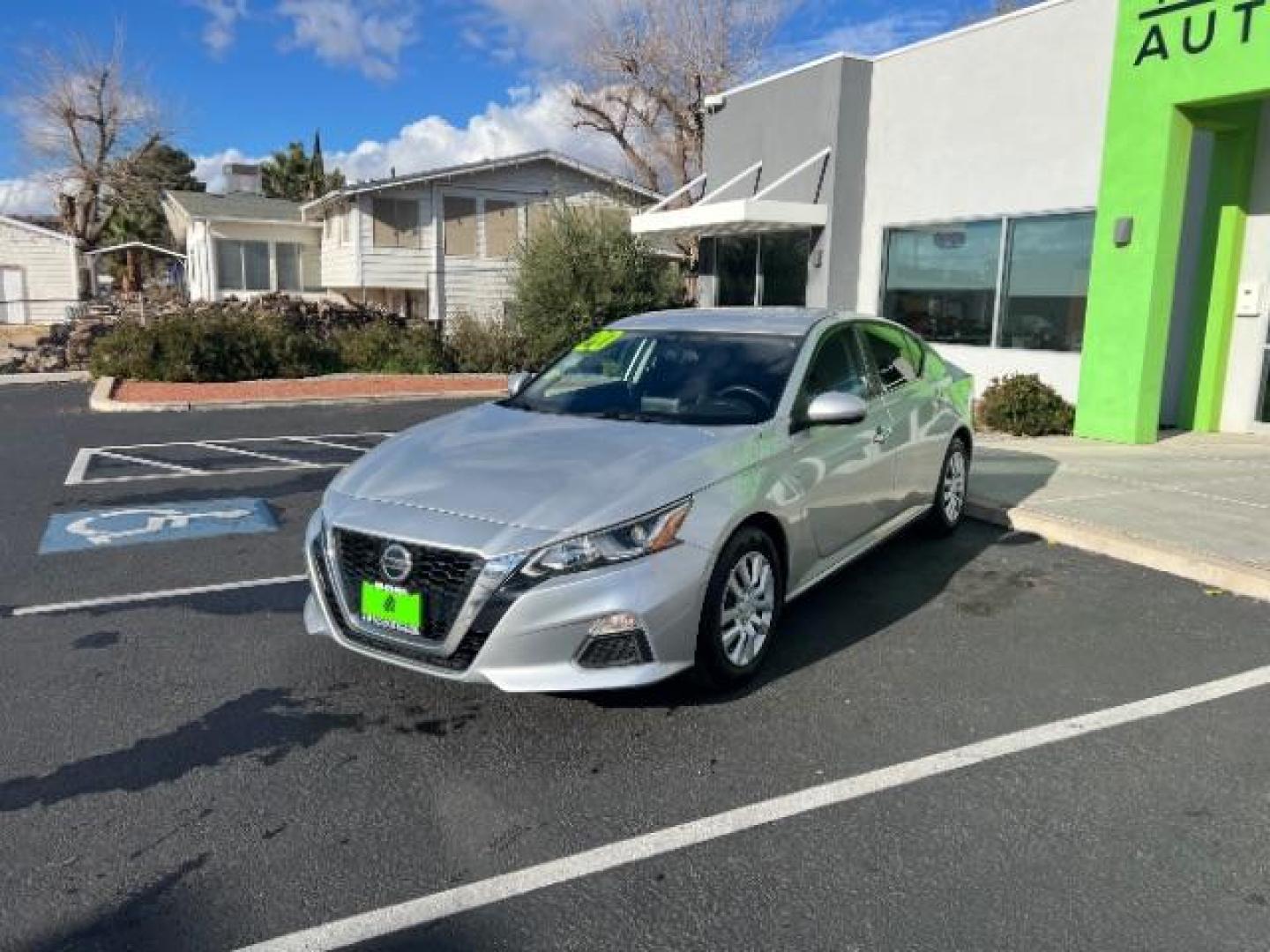 2020 Brilliant Silver Metallic /Charcoal Nissan Altima S FWD (1N4BL4BV0LC) with an 2.5L I-4 gasoline direct injection engine, Automatic transmission, located at 940 North Main Street, Cedar City, UT, 84720, (435) 628-0023, 37.692936, -113.061897 - Photo#2