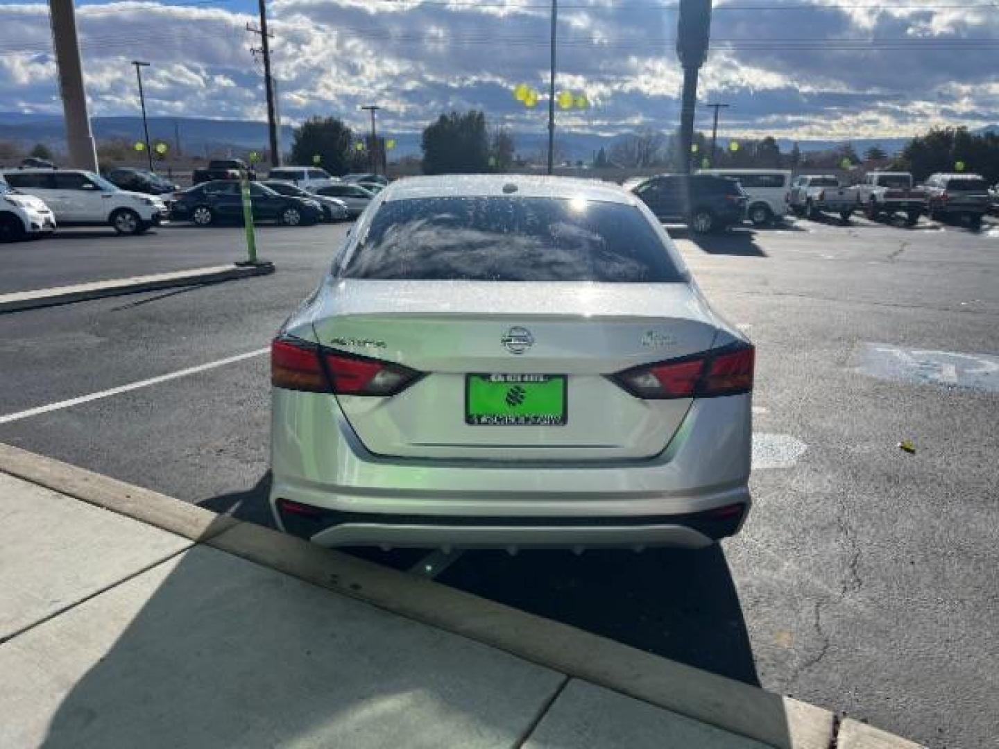 2020 Brilliant Silver Metallic /Charcoal Nissan Altima S FWD (1N4BL4BV0LC) with an 2.5L I-4 gasoline direct injection engine, Automatic transmission, located at 940 North Main Street, Cedar City, UT, 84720, (435) 628-0023, 37.692936, -113.061897 - Photo#5