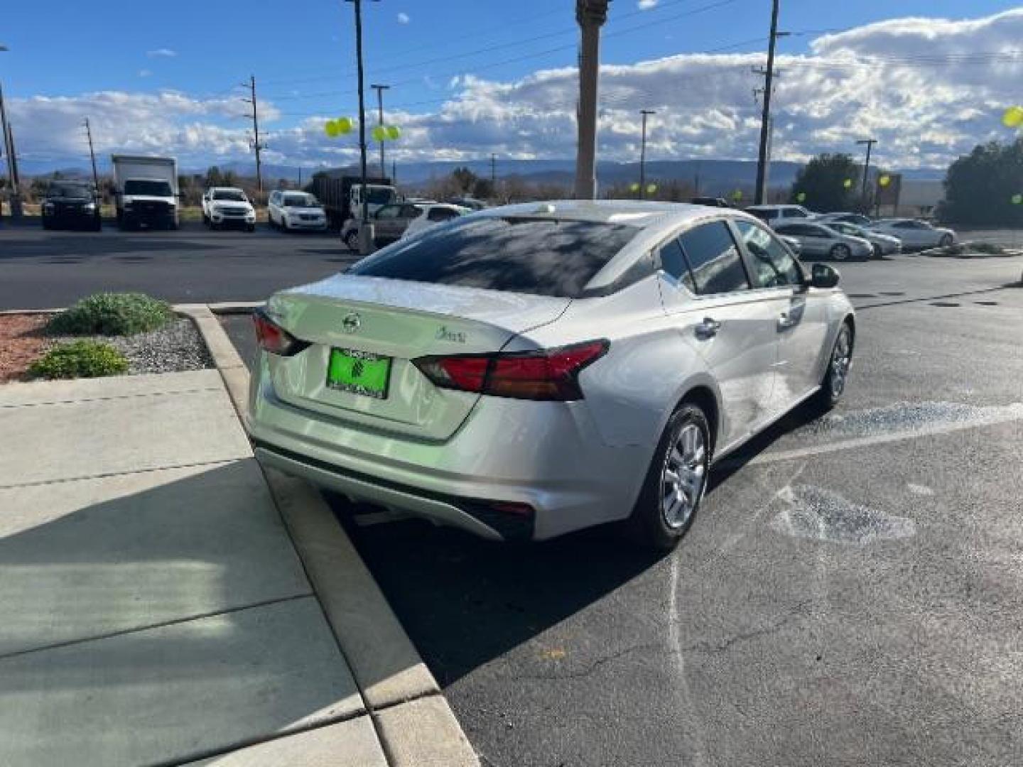2020 Brilliant Silver Metallic /Charcoal Nissan Altima S FWD (1N4BL4BV0LC) with an 2.5L I-4 gasoline direct injection engine, Automatic transmission, located at 940 North Main Street, Cedar City, UT, 84720, (435) 628-0023, 37.692936, -113.061897 - Photo#6