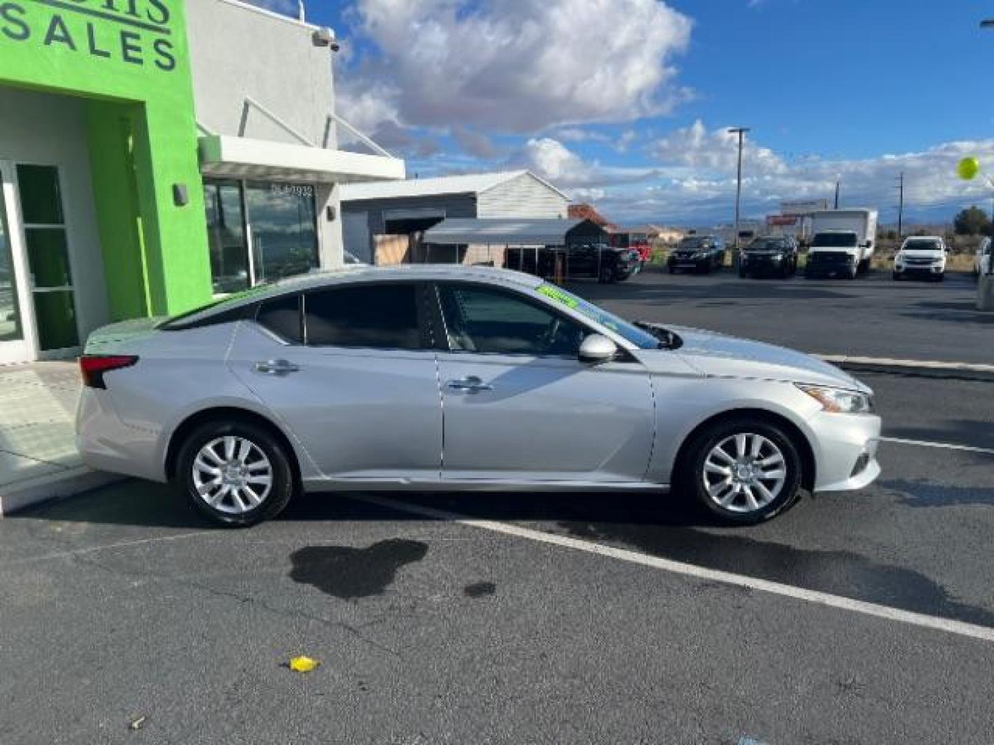 2020 Brilliant Silver Metallic /Charcoal Nissan Altima S FWD (1N4BL4BV0LC) with an 2.5L I-4 gasoline direct injection engine, Automatic transmission, located at 940 North Main Street, Cedar City, UT, 84720, (435) 628-0023, 37.692936, -113.061897 - Photo#7