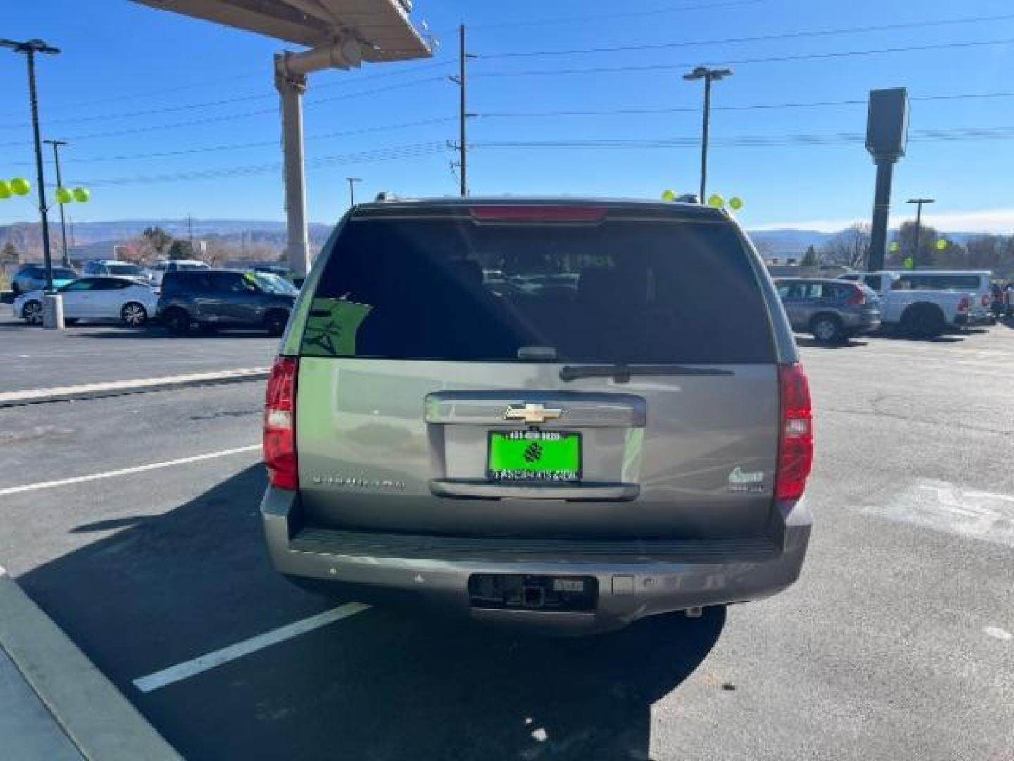 2009 Graystone Metallic /Ebony Cloth Interior Chevrolet Suburban LS 1500 4WD (1GNFK163X9R) with an 5.3L V8 OHV 16V FFV engine, 6-Speed Automatic transmission, located at 1865 East Red Hills Pkwy, St. George, 84770, (435) 628-0023, 37.120850, -113.543640 - We specialize in helping ALL people get the best financing available. No matter your credit score, good, bad or none we can get you an amazing rate. Had a bankruptcy, divorce, or repossessions? We give you the green light to get your credit back on the road. Low down and affordable payments that fit - Photo#5