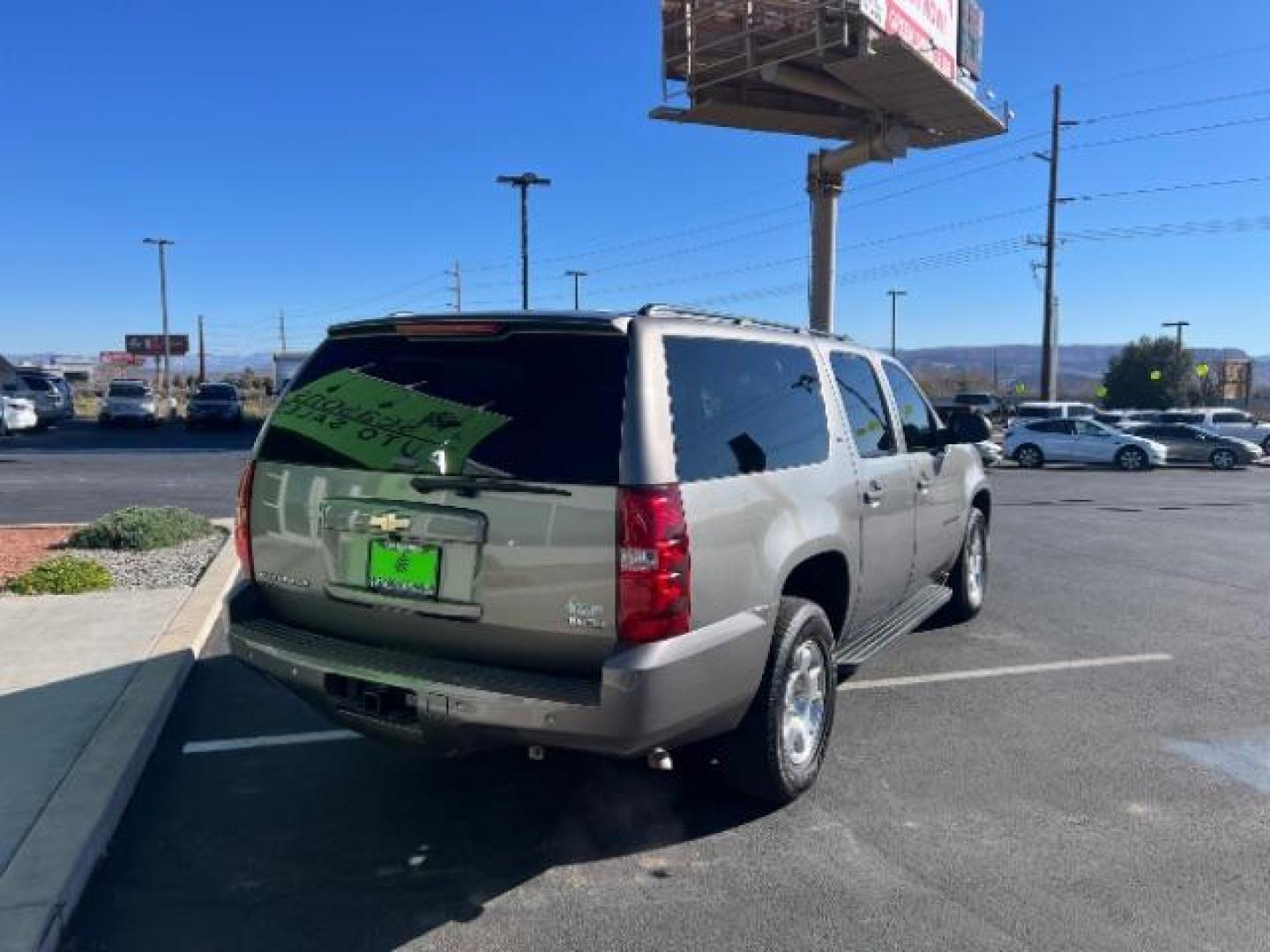 2009 Graystone Metallic /Ebony Cloth Interior Chevrolet Suburban LS 1500 4WD (1GNFK163X9R) with an 5.3L V8 OHV 16V FFV engine, 6-Speed Automatic transmission, located at 1865 East Red Hills Pkwy, St. George, 84770, (435) 628-0023, 37.120850, -113.543640 - We specialize in helping ALL people get the best financing available. No matter your credit score, good, bad or none we can get you an amazing rate. Had a bankruptcy, divorce, or repossessions? We give you the green light to get your credit back on the road. Low down and affordable payments that fit - Photo#6