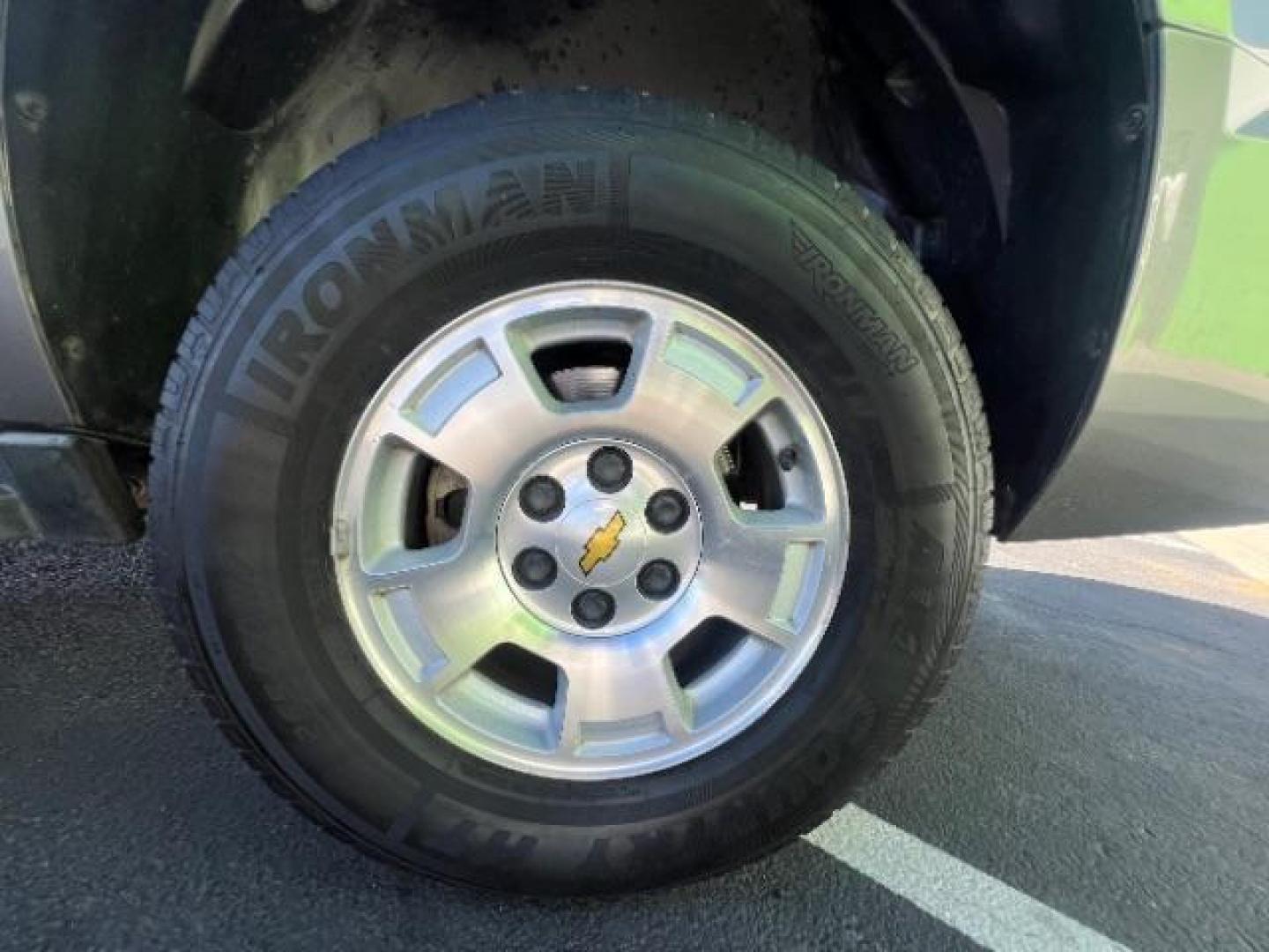 2009 Graystone Metallic /Ebony Cloth Interior Chevrolet Suburban LS 1500 4WD (1GNFK163X9R) with an 5.3L V8 OHV 16V FFV engine, 6-Speed Automatic transmission, located at 1865 East Red Hills Pkwy, St. George, 84770, (435) 628-0023, 37.120850, -113.543640 - We specialize in helping ALL people get the best financing available. No matter your credit score, good, bad or none we can get you an amazing rate. Had a bankruptcy, divorce, or repossessions? We give you the green light to get your credit back on the road. Low down and affordable payments that fit - Photo#8