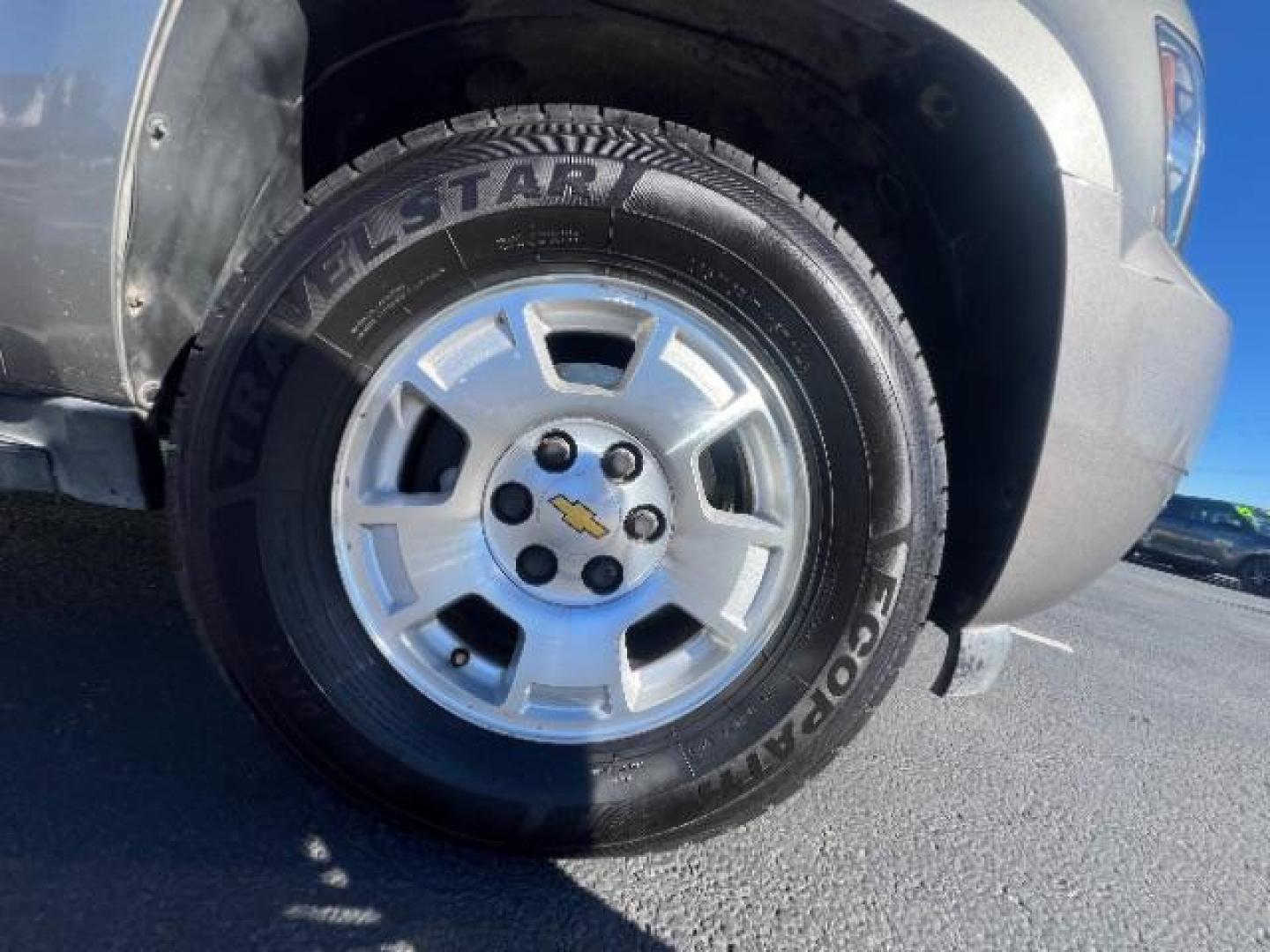 2009 Graystone Metallic /Ebony Cloth Interior Chevrolet Suburban LS 1500 4WD (1GNFK163X9R) with an 5.3L V8 OHV 16V FFV engine, 6-Speed Automatic transmission, located at 1865 East Red Hills Pkwy, St. George, 84770, (435) 628-0023, 37.120850, -113.543640 - We specialize in helping ALL people get the best financing available. No matter your credit score, good, bad or none we can get you an amazing rate. Had a bankruptcy, divorce, or repossessions? We give you the green light to get your credit back on the road. Low down and affordable payments that fit - Photo#10