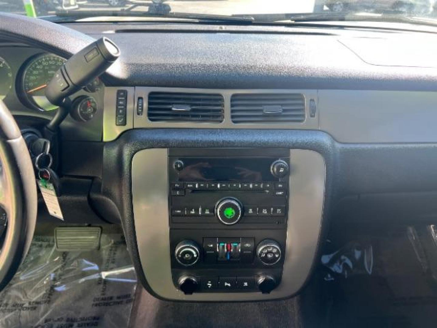 2009 Graystone Metallic /Ebony Cloth Interior Chevrolet Suburban LS 1500 4WD (1GNFK163X9R) with an 5.3L V8 OHV 16V FFV engine, 6-Speed Automatic transmission, located at 1865 East Red Hills Pkwy, St. George, 84770, (435) 628-0023, 37.120850, -113.543640 - We specialize in helping ALL people get the best financing available. No matter your credit score, good, bad or none we can get you an amazing rate. Had a bankruptcy, divorce, or repossessions? We give you the green light to get your credit back on the road. Low down and affordable payments that fit - Photo#17