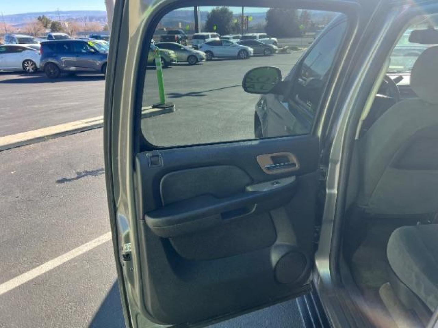 2009 Graystone Metallic /Ebony Cloth Interior Chevrolet Suburban LS 1500 4WD (1GNFK163X9R) with an 5.3L V8 OHV 16V FFV engine, 6-Speed Automatic transmission, located at 1865 East Red Hills Pkwy, St. George, 84770, (435) 628-0023, 37.120850, -113.543640 - We specialize in helping ALL people get the best financing available. No matter your credit score, good, bad or none we can get you an amazing rate. Had a bankruptcy, divorce, or repossessions? We give you the green light to get your credit back on the road. Low down and affordable payments that fit - Photo#19