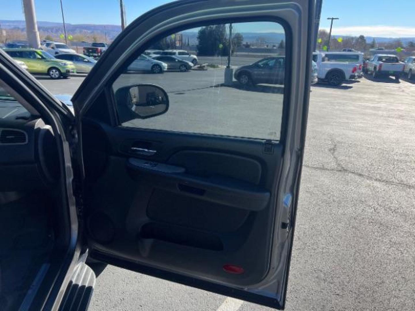 2009 Graystone Metallic /Ebony Cloth Interior Chevrolet Suburban LS 1500 4WD (1GNFK163X9R) with an 5.3L V8 OHV 16V FFV engine, 6-Speed Automatic transmission, located at 1865 East Red Hills Pkwy, St. George, 84770, (435) 628-0023, 37.120850, -113.543640 - We specialize in helping ALL people get the best financing available. No matter your credit score, good, bad or none we can get you an amazing rate. Had a bankruptcy, divorce, or repossessions? We give you the green light to get your credit back on the road. Low down and affordable payments that fit - Photo#31